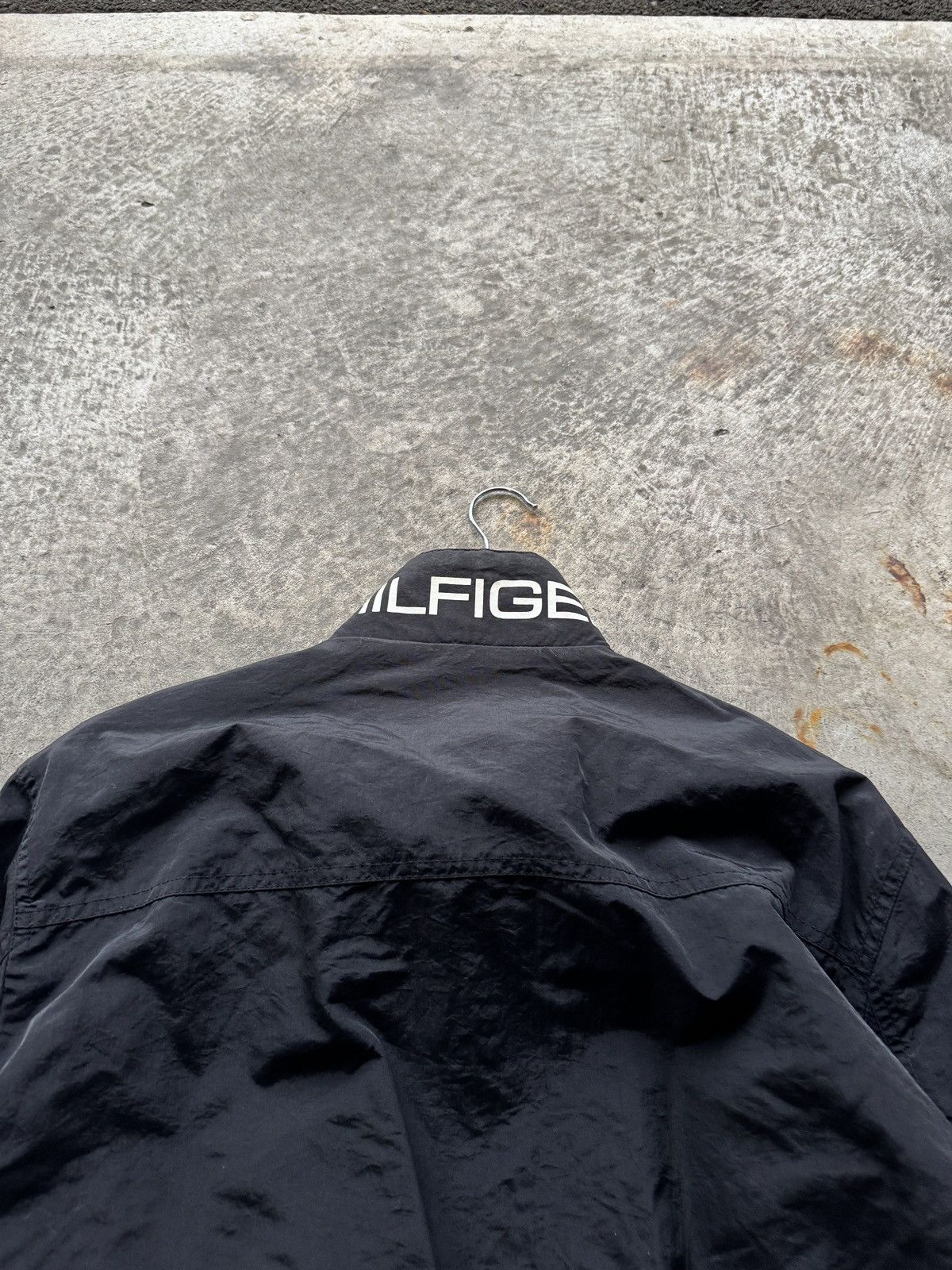 Tommy Hilfiger × Vintage Vintage Y2K Tommy Hilfiger light black rain jacket Size US L / EU 52-54 / 3 - 5 Thumbnail