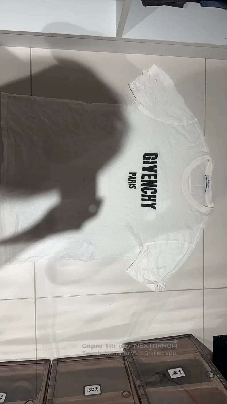 Givenchy Givenchy Sleeveless Size US L / EU 52-54 / 3 - 1 Thumbnail