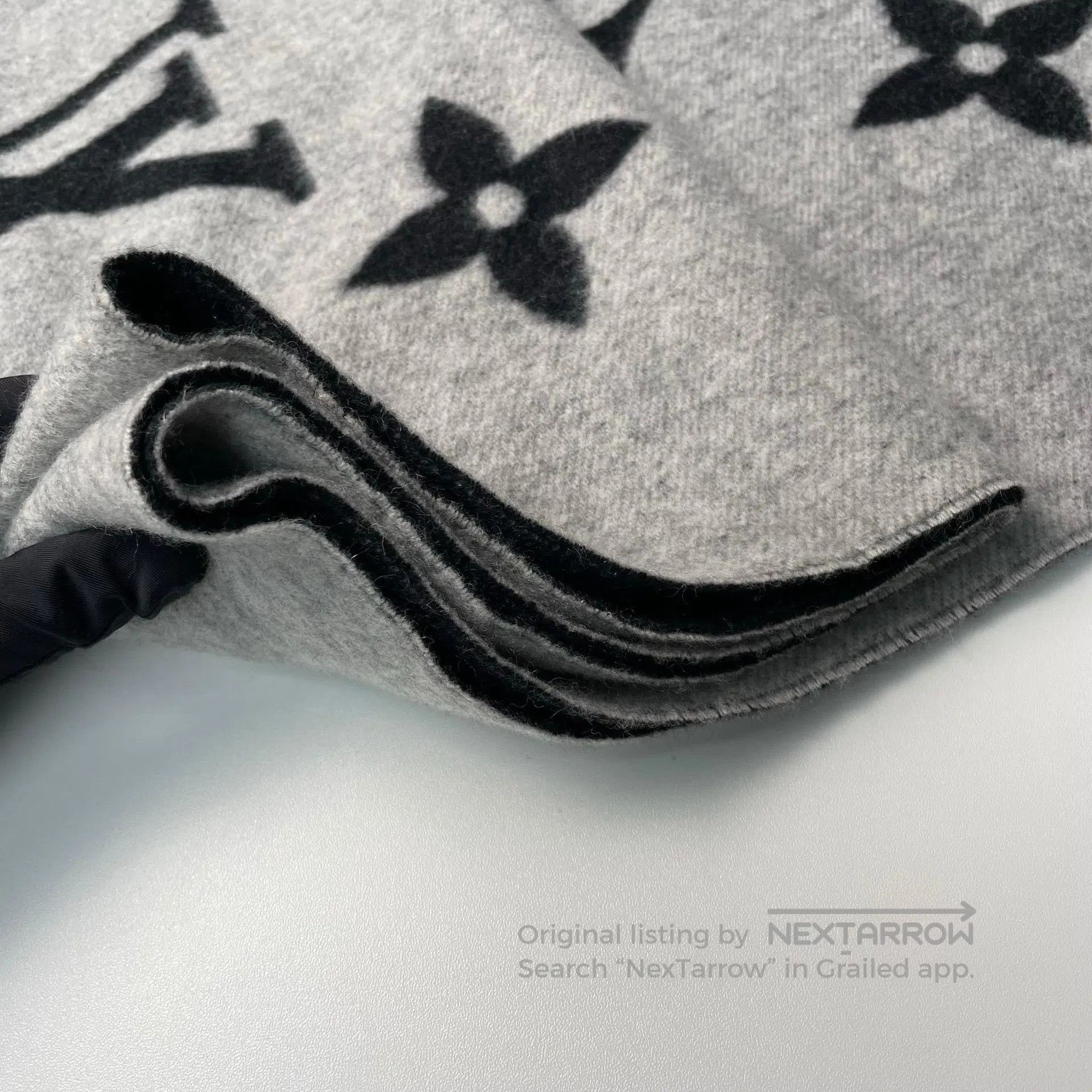 Louis Vuitton Louis Vuitton Black and Gray Printed Cashmere Double-sided Size ONE SIZE - 5 Thumbnail