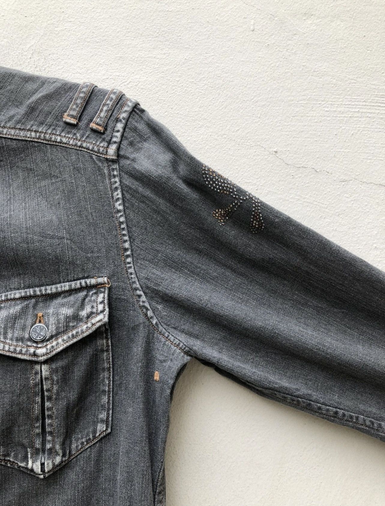 Mastermind Japan Vintage Roen Japan Skull Bones Fade Denim Western Shirt Size US S / EU 44-46 / 1 - 10 Thumbnail