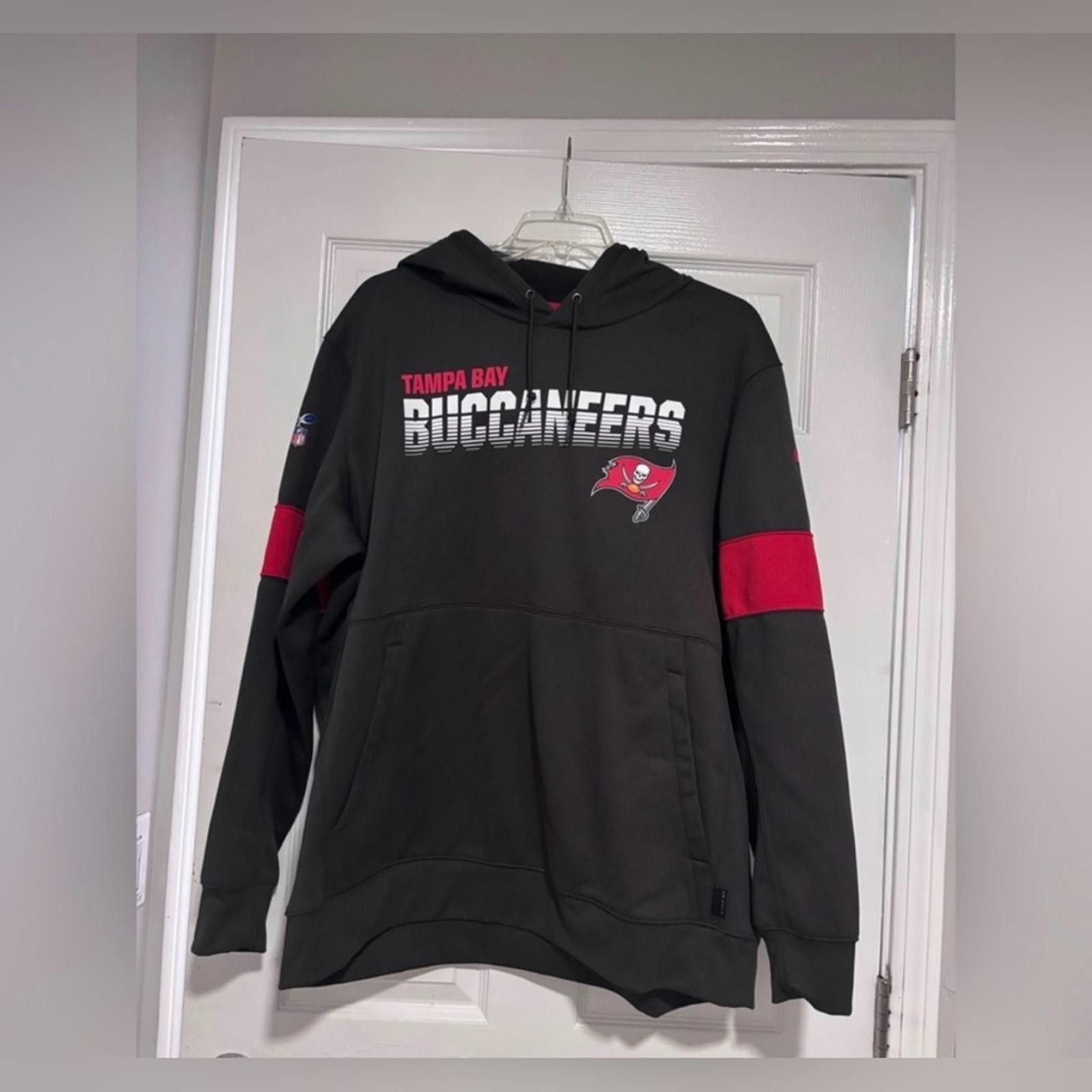 NFL NFL Tampa Bay Buccaneers Black and Red Hoodie Size US XXL / EU 58 / 5 - 1 Thumbnail