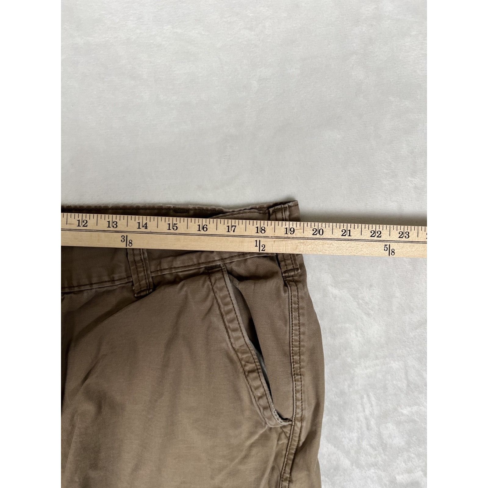Levi's Vintage Levi’s Khaki Tan Cargo Shorts Size 38 Baggy Y2K Skat Size US 38 / EU 54 - 5 Thumbnail