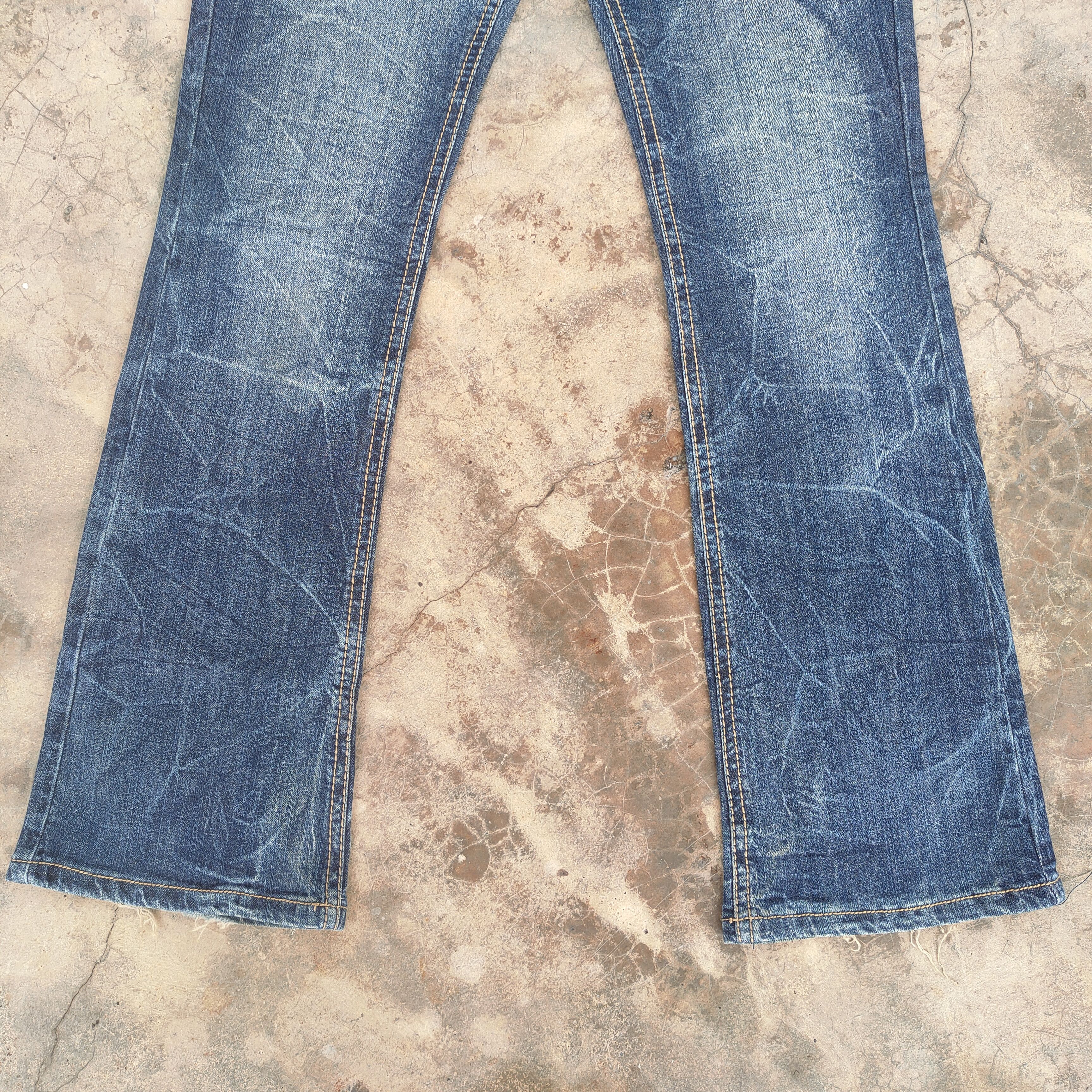 Japanese Brand FLARE FLOWER JAPANESE 70090 FADED DENIM JEANS PANTS Size US 29 - 4 Thumbnail