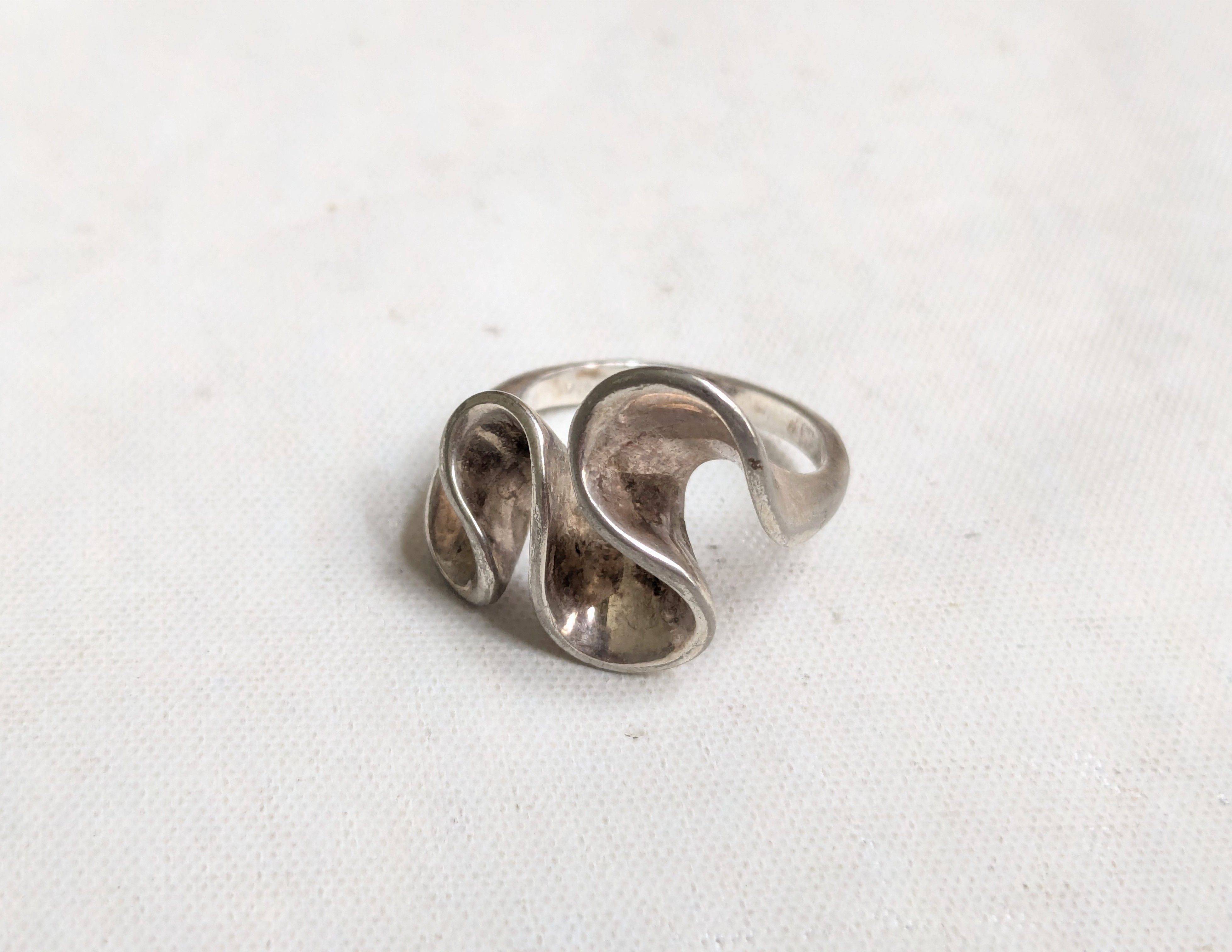 Jewelry Sterling Silver Ring Wavy 8 Modern Abstract Size ONE SIZE - 2 Thumbnail