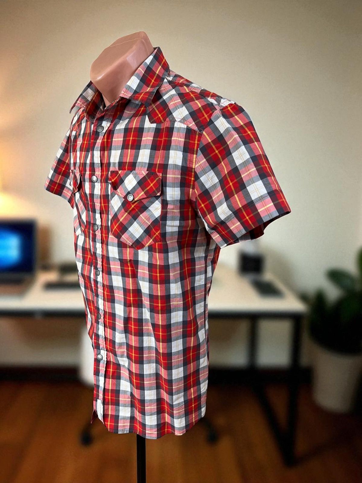Peak Performance Peak Performace checked shirt size M short sleeve Size US M / EU 48-50 / 2 - 4 Thumbnail