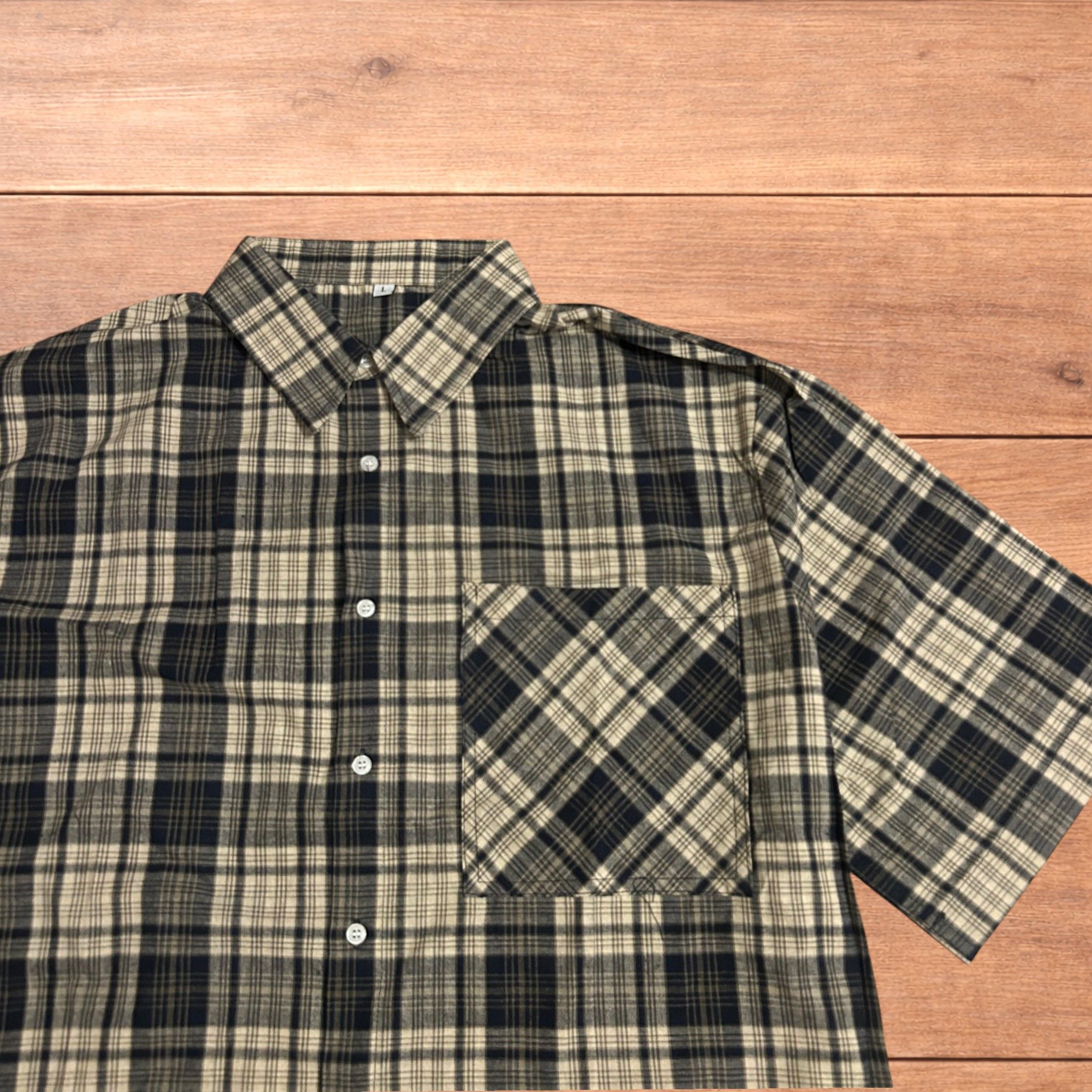 Japanese Brand Checkered cotton short sleeve button up shirt in navy/beige. Size US M / EU 48-50 / 2 - 3 Thumbnail