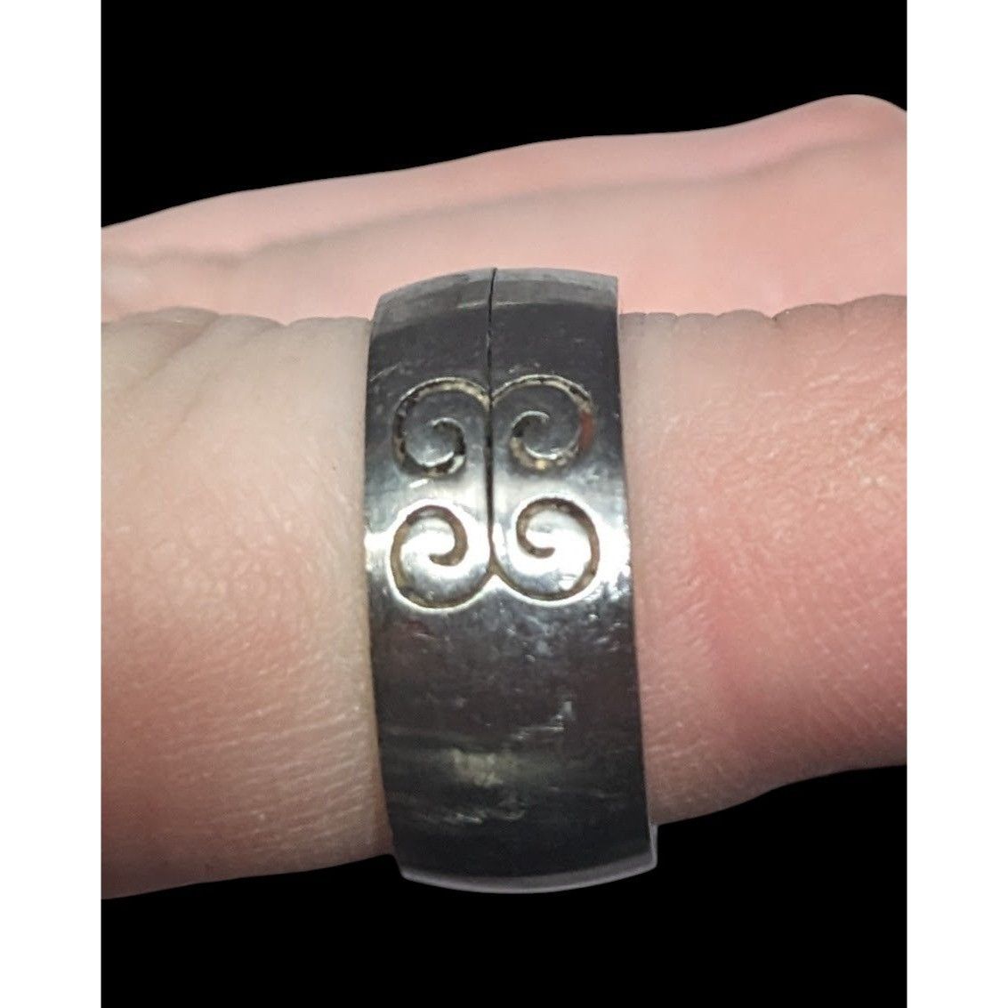 Other Vintage Floral Engraved Silver Tone Wide Band Ring Size 6 Size ONE SIZE - 6 Thumbnail