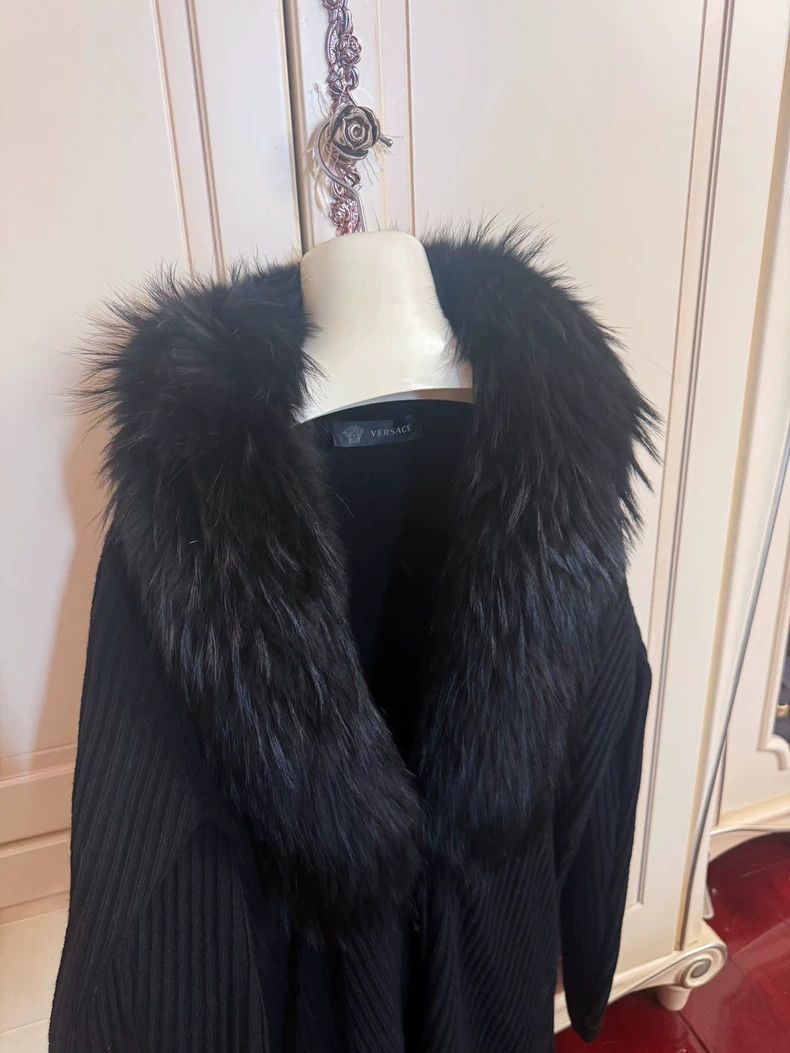 Versace Versace Midi length large fur collar sweater Size M / US 6-8 / IT 42-44 - 5 Thumbnail