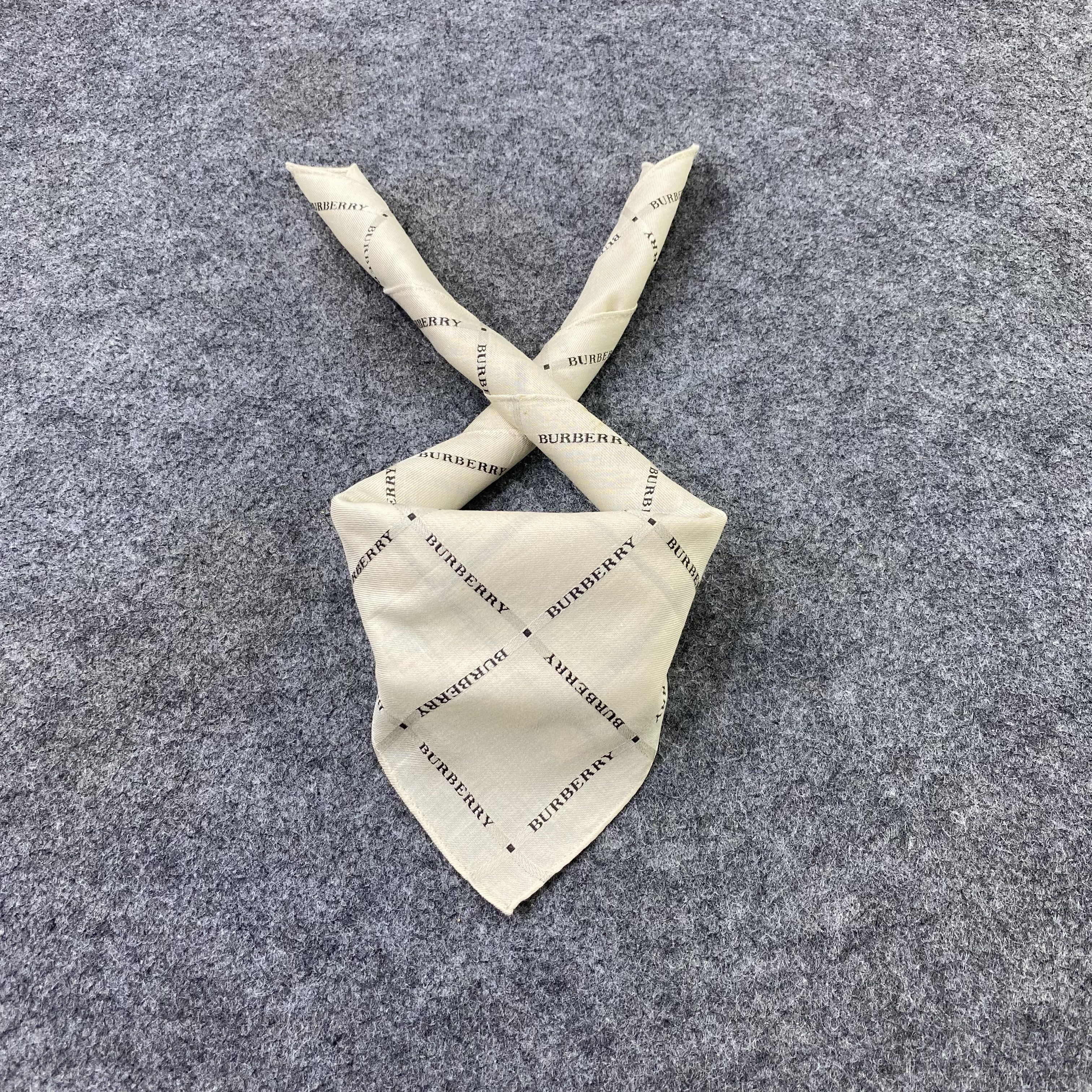 Burberry Burberry Handkerchief / Bandana / Neckerchief-B2375 Size ONE SIZE - 2 Thumbnail