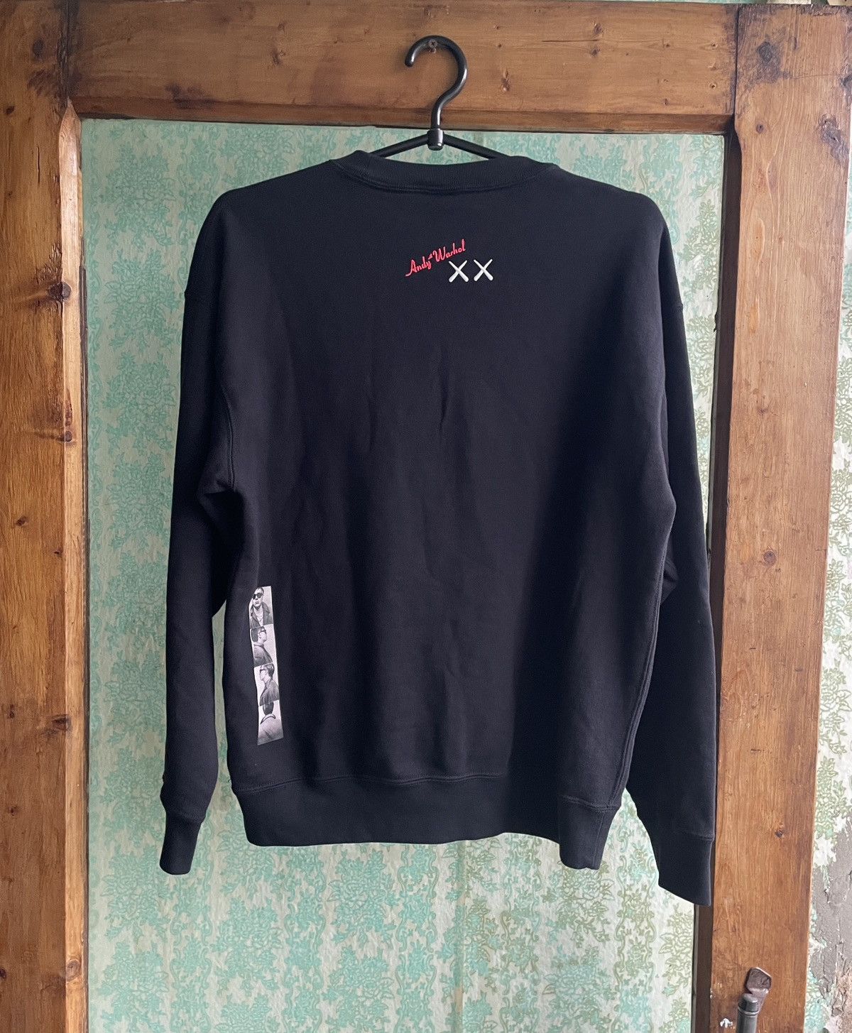 Andy Warhol × Kaws × Uniqlo Uniqlo x Kaws x Warhol Black/Red Sweatshirt US S = ASIA M Size US S / EU 44-46 / 1 - 9 Thumbnail