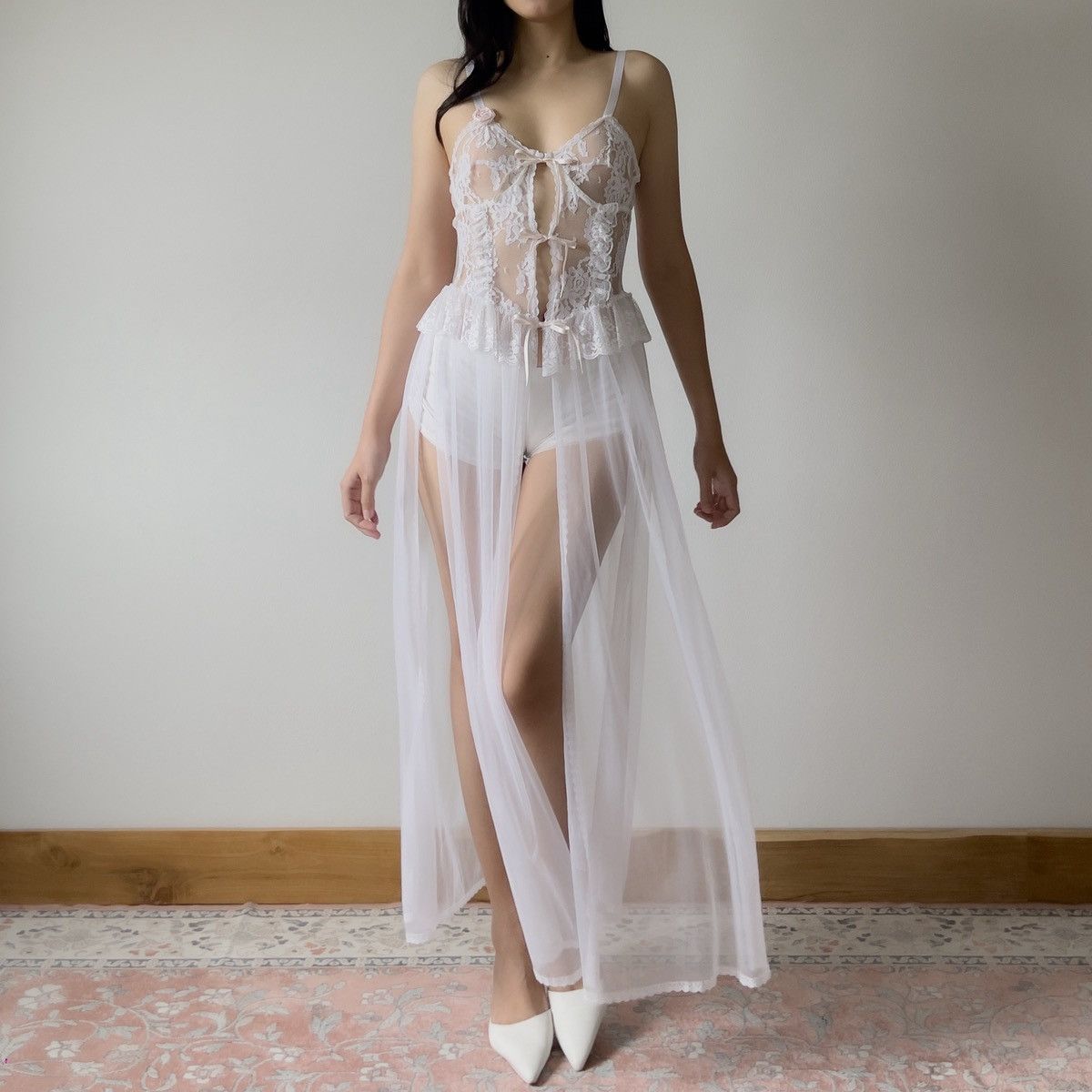 Other Frederick’s of Hollywood 90s White Lace Lingerie Gown (XS–M) Size M / US 6-8 / IT 42-44 - 1 Thumbnail