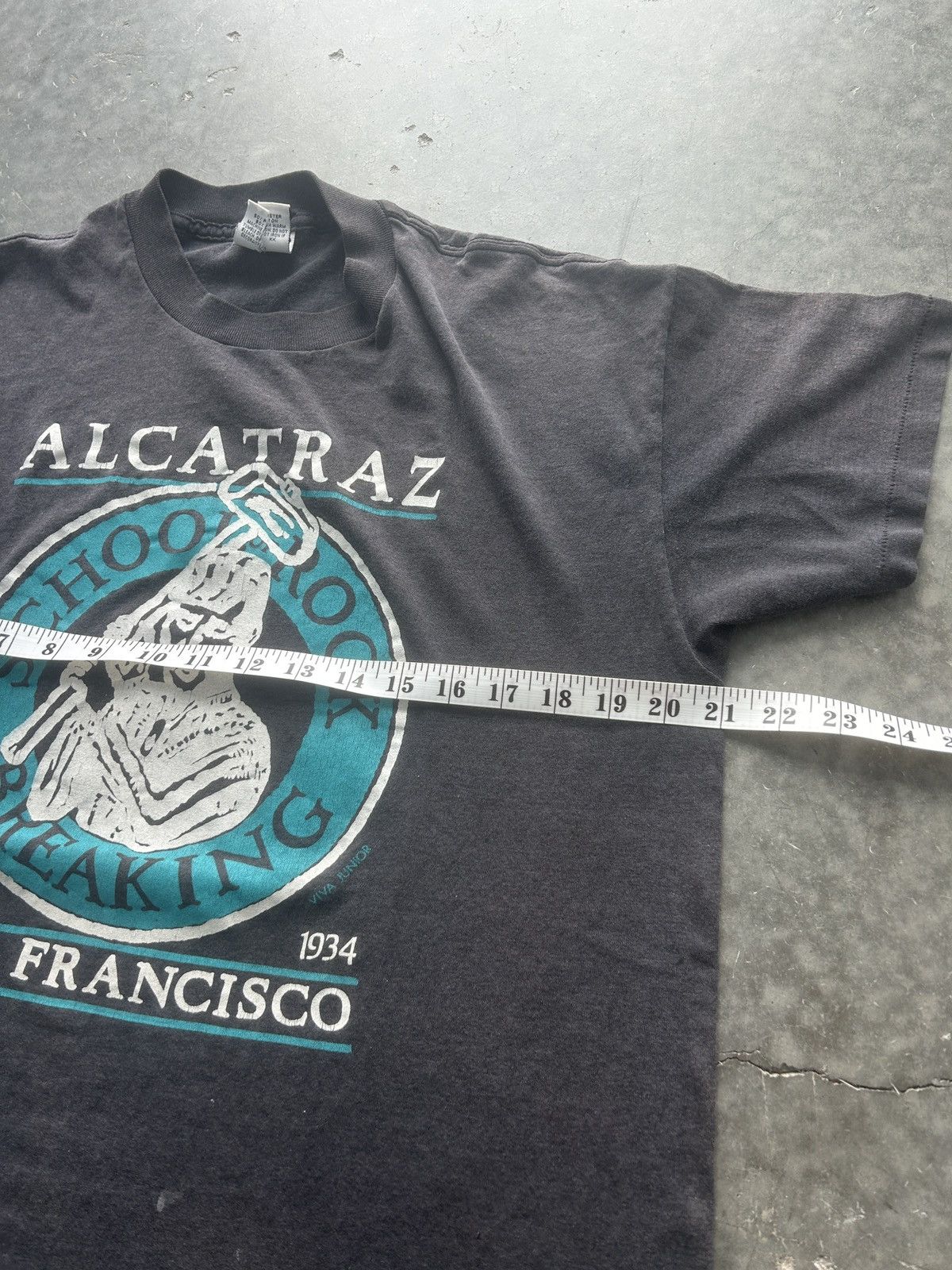 Unsound Rags × Vintage Vintage 90s Faded Black Alcatraz Graphic Tee Size US L / EU 52-54 / 3 - 10 Thumbnail