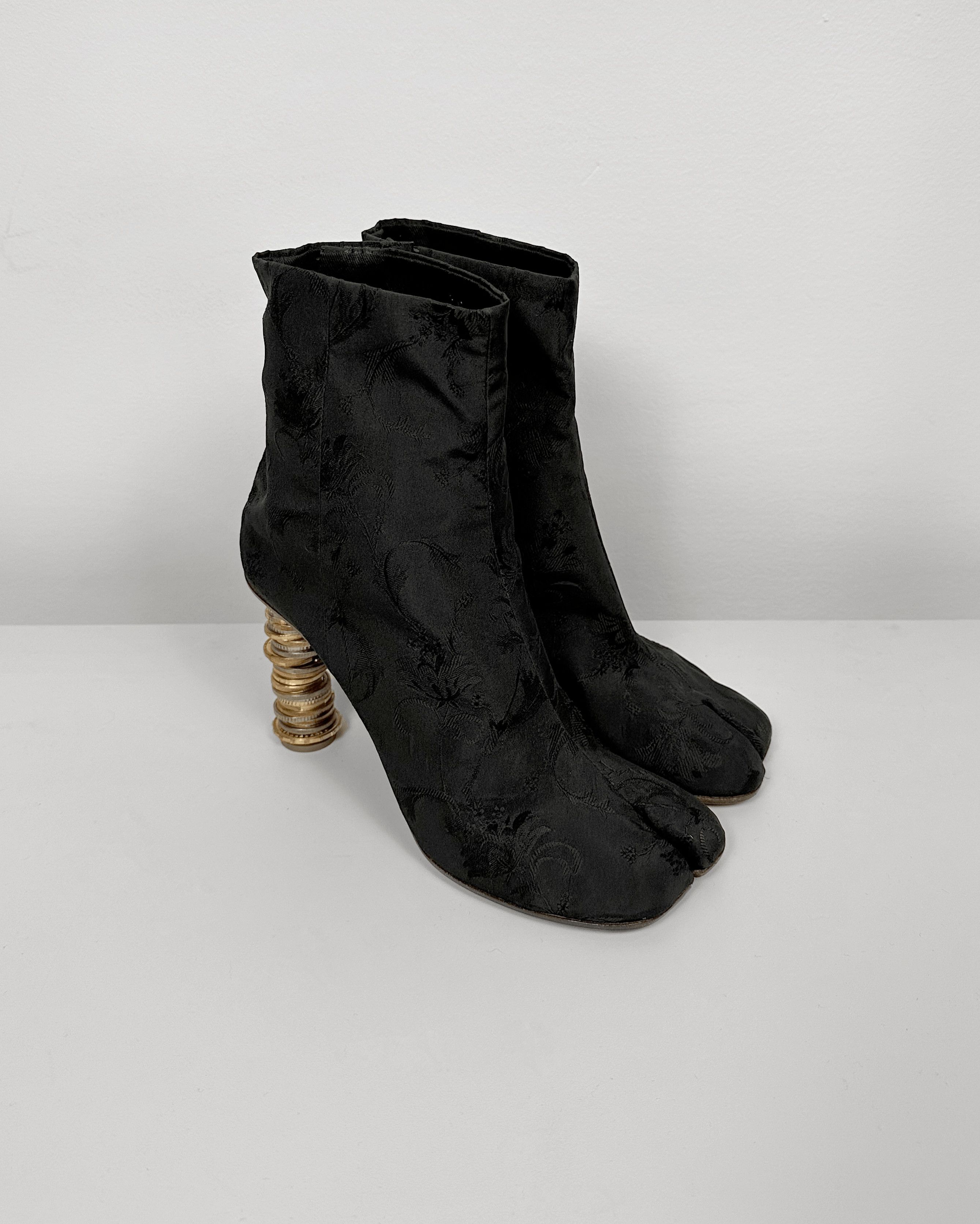 靴 VETEMENTS Vetements Geisha Tabi Coin Heel Boots