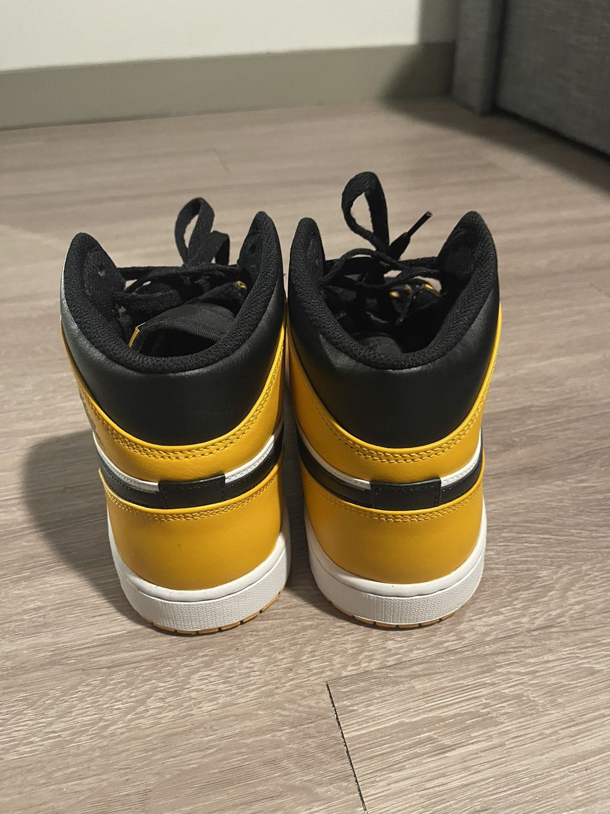 Jordan Brand Jordan 1 Mid Taxi Size US 10.5 / EU 43-44 - 4 Thumbnail