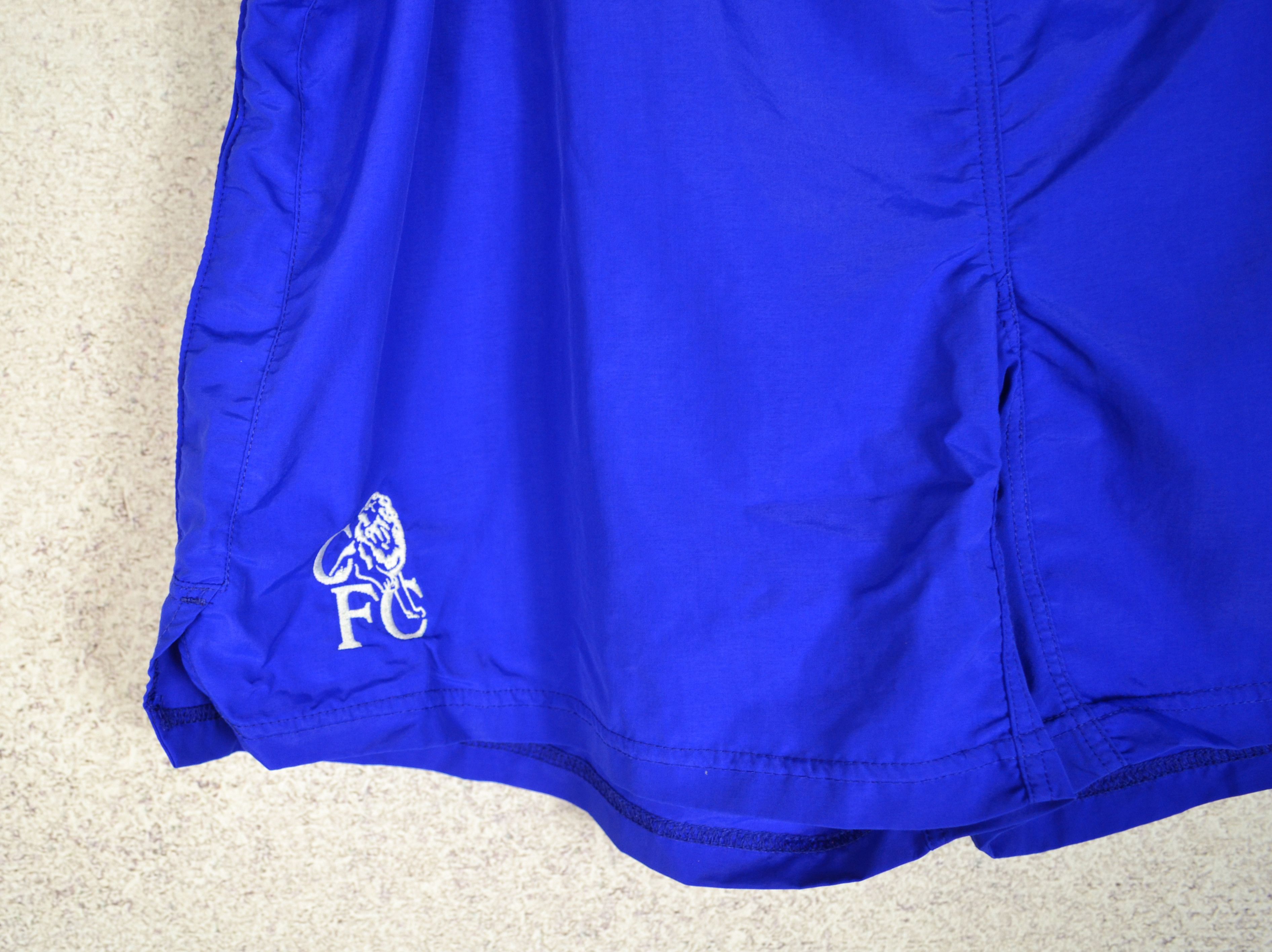 Vintage Vintage 90's Umbro Chelsea Football Shorts Size US 34 / EU 50 - 3 Thumbnail
