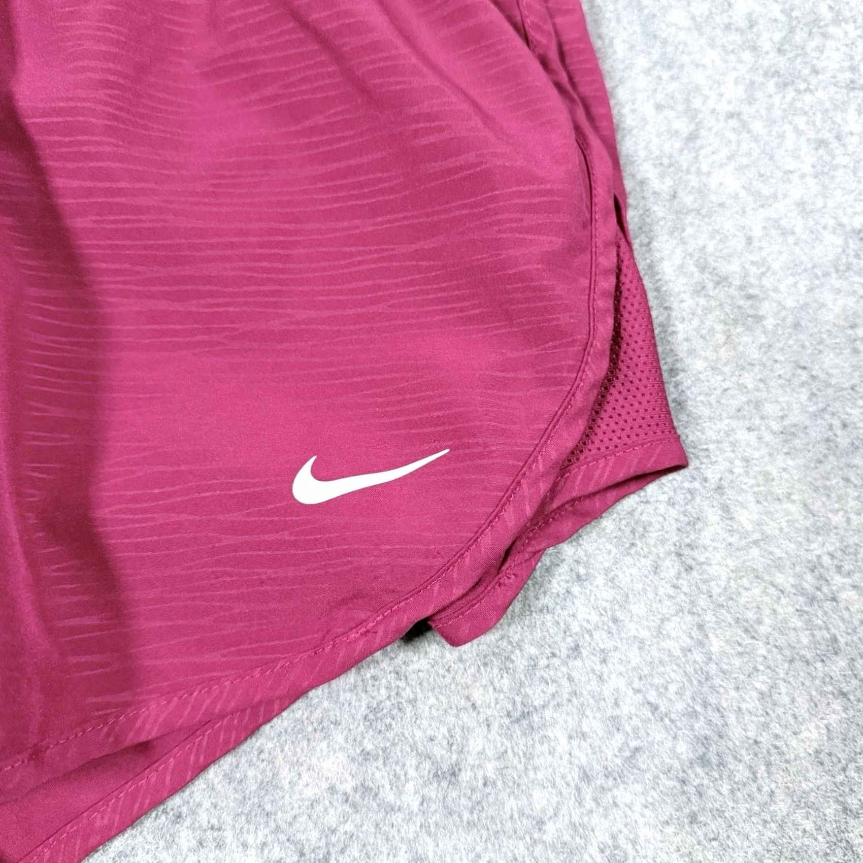 Nike Nike Dri-Fit Running Shorts Women's XS Magenta Red Color Logo Pockets Quick Dry 3.5 Inseam Athletic Summer Activewear Size 26" / US 2 / IT 38 - 2 Thumbnail