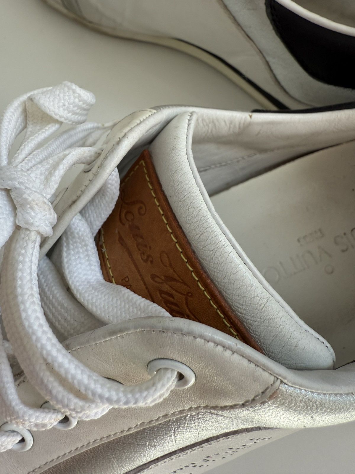 Louis Vuitton Louis Vuitton White Leather Template Logo Sneakers Size US 10 / EU 43 - 7 Thumbnail