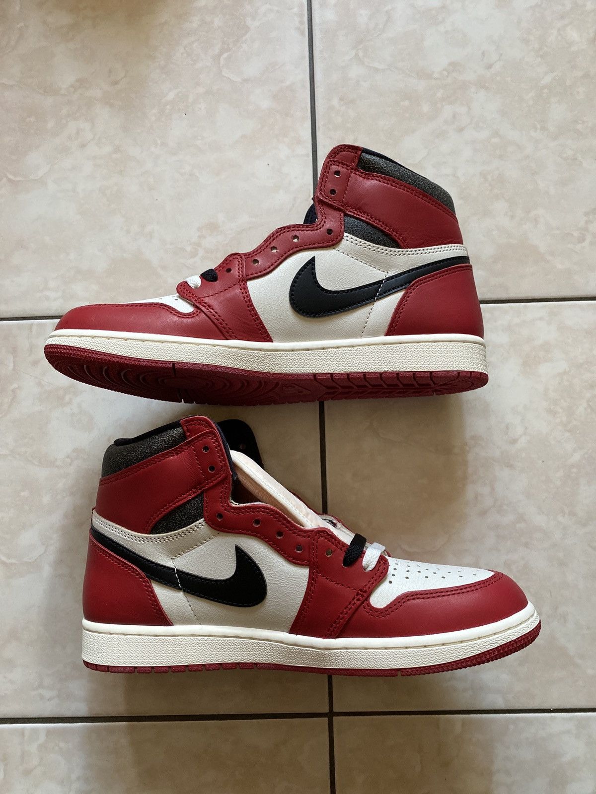 Jordan Brand × Nike Nike Air Jordan 1 High OG Lost and Found Size US 9.5 / EU 42-43 - 2 Thumbnail