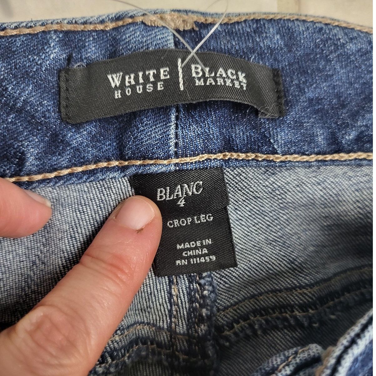 White House Black Market White House Black Market Crop Leg Medium Wash Jeans - Size 4 Size 27" / US 4 / IT 40 - 4 Thumbnail