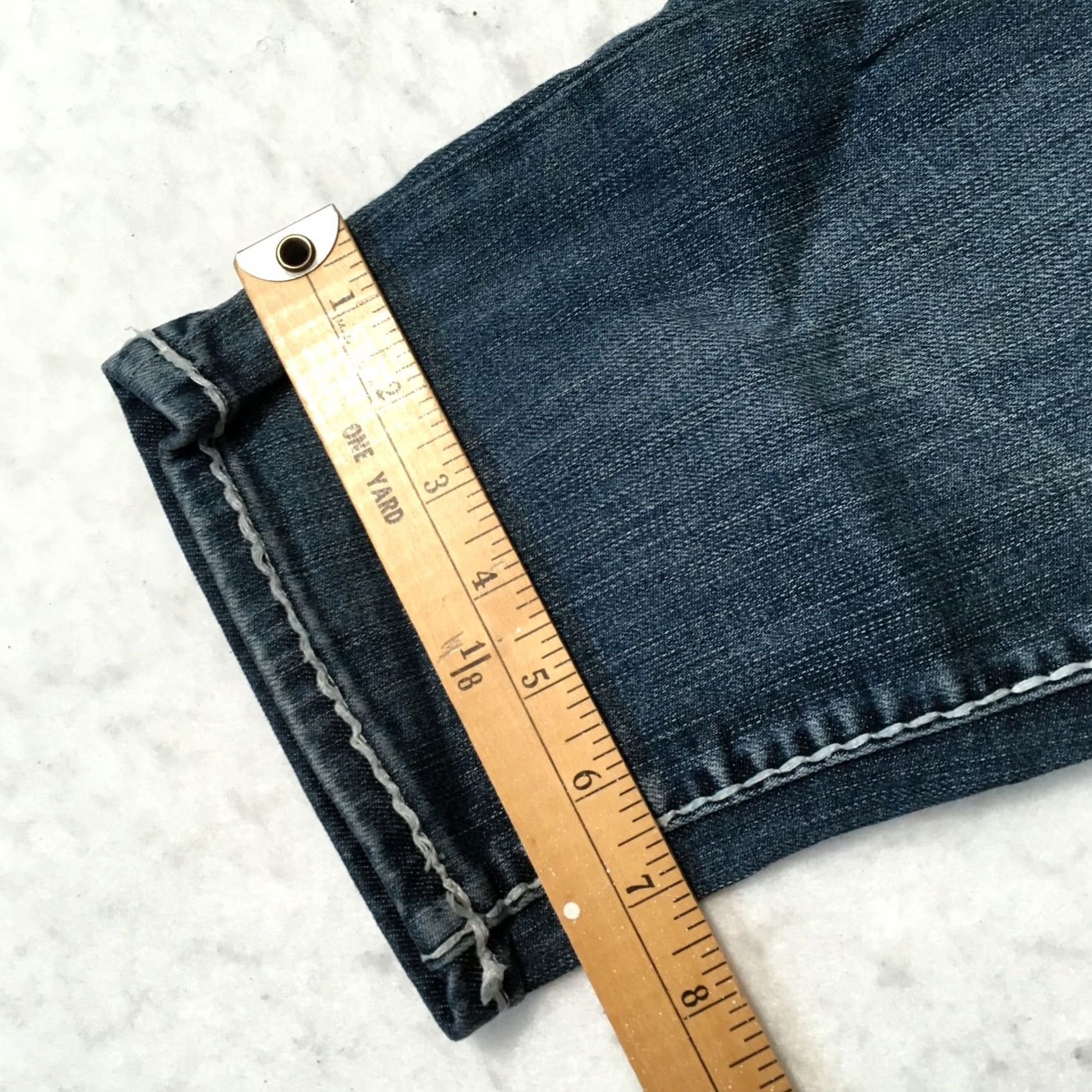 Vintage Miss Chic Jeans Mid Rise Womans Size 9 (28x16) Blue Denim capri leg Med Wash Size 28" / US 6 / IT 42 - 4 Thumbnail