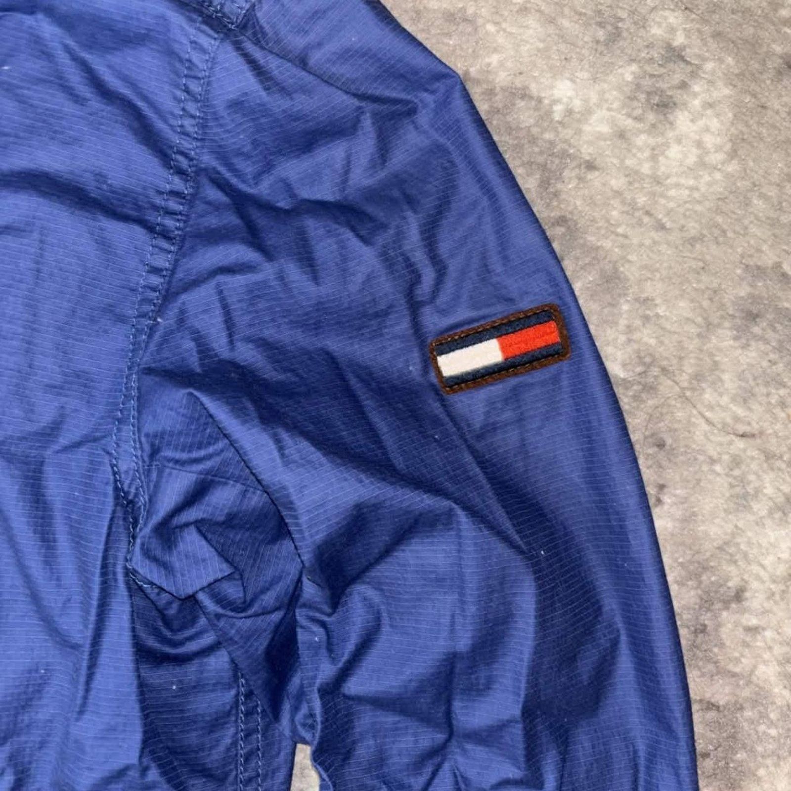 Tommy Hilfiger Retro-style Tommy Hilfiger Denim Windbreaker Jacket Size US M / EU 48-50 / 2 - 2 Thumbnail