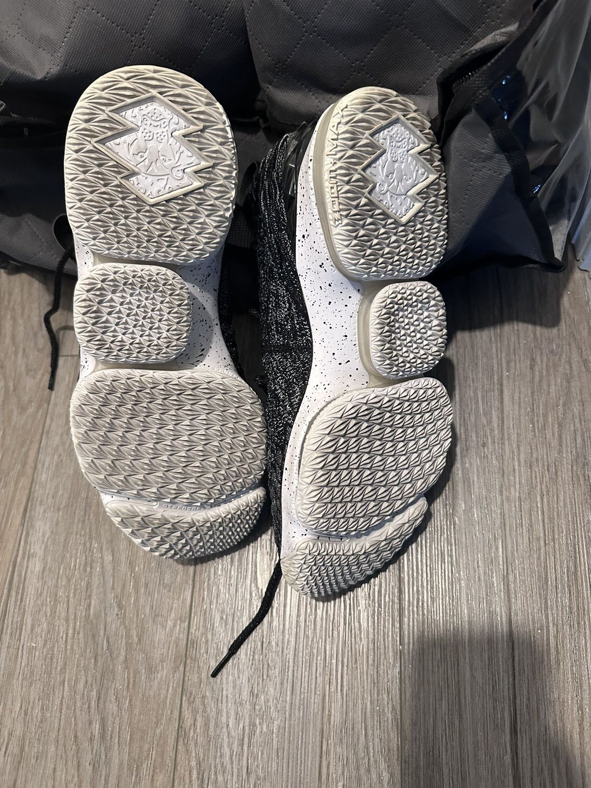 Nike Lebron 15 Ashes Size US 11.5 / EU 44-45 - 5 Thumbnail