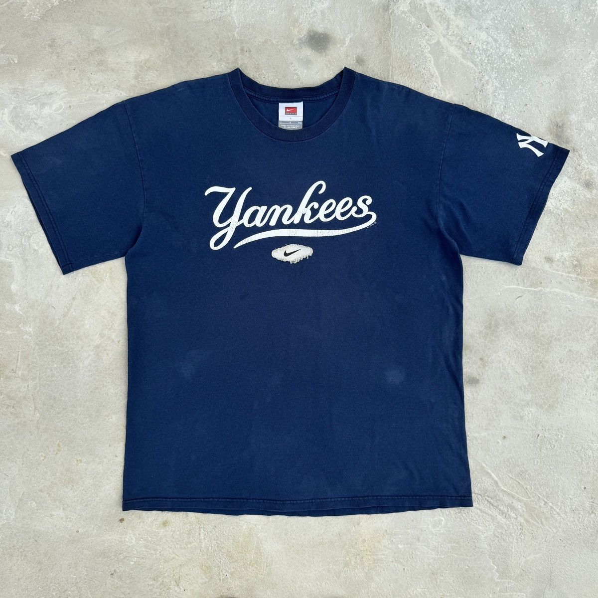 Nike Vintage Y2K Nike New York Yankees Tshirt Size US L / EU 52-54 / 3 - 1 Thumbnail