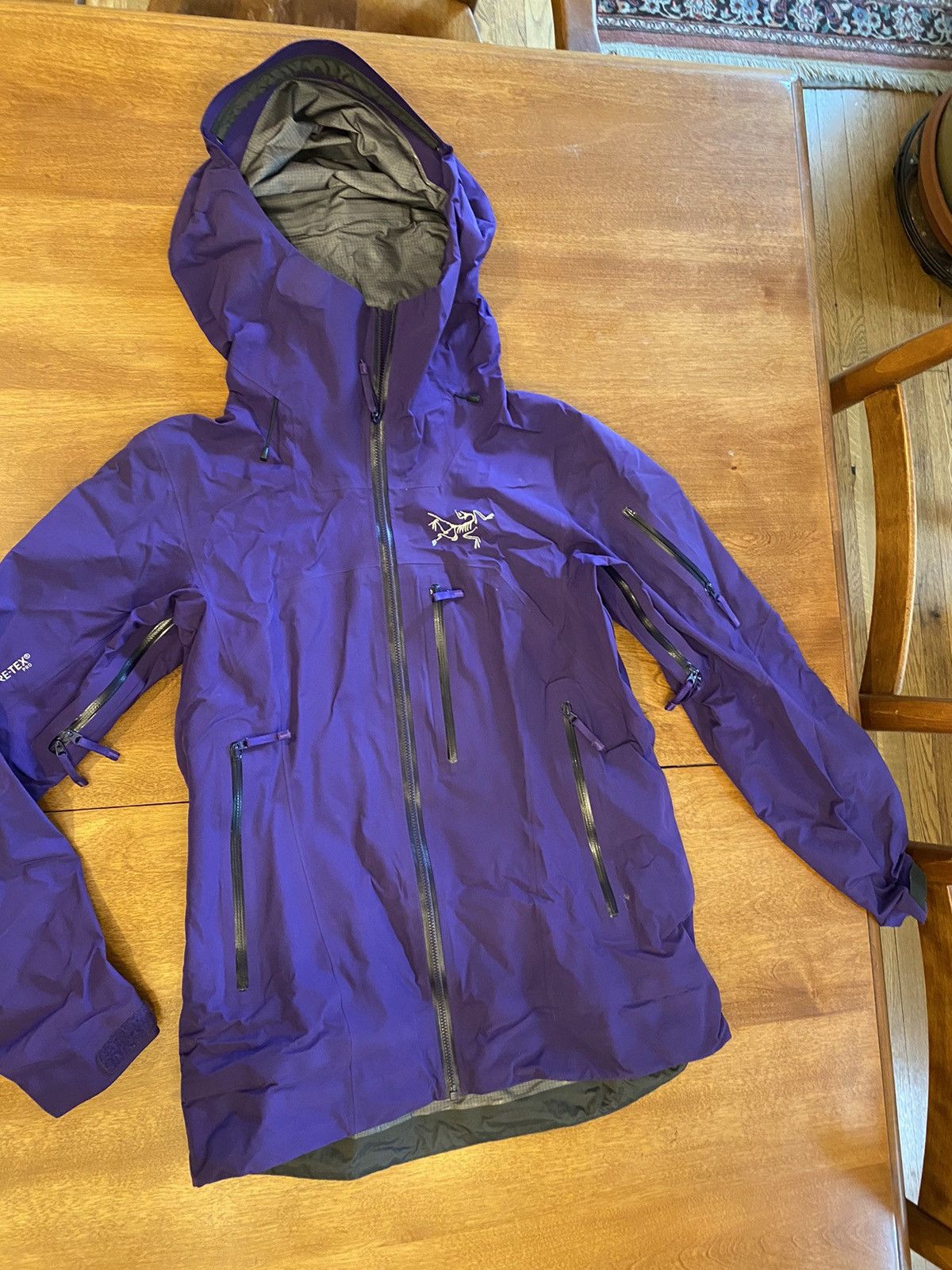 image of Arcteryx Arc’Teryx Beta Lt Women’S Small Jacket in Purple, Women's