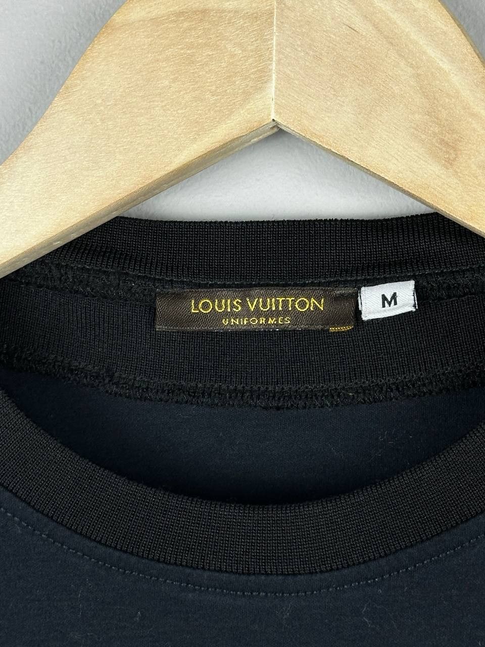 Louis Vuitton Louis Vuitton Uniforms Small Logo Navy T Shirt Size M / US 6-8 / IT 42-44 - 4 Thumbnail