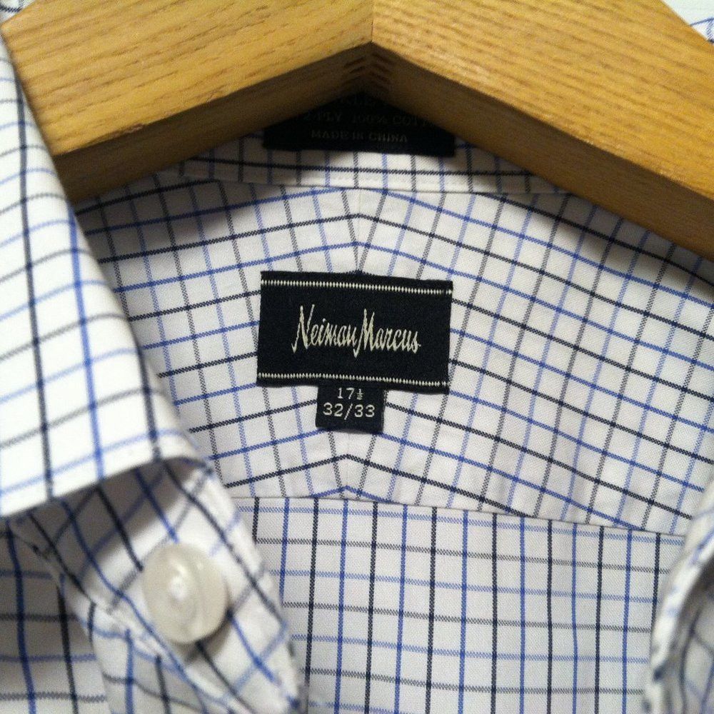 Neiman Marcus NEIMAN MARCUS MENS COTTON CASUAL SHIRT SIZE: 17.5/32-33 Size US XL / EU 56 / 4 - 5 Thumbnail