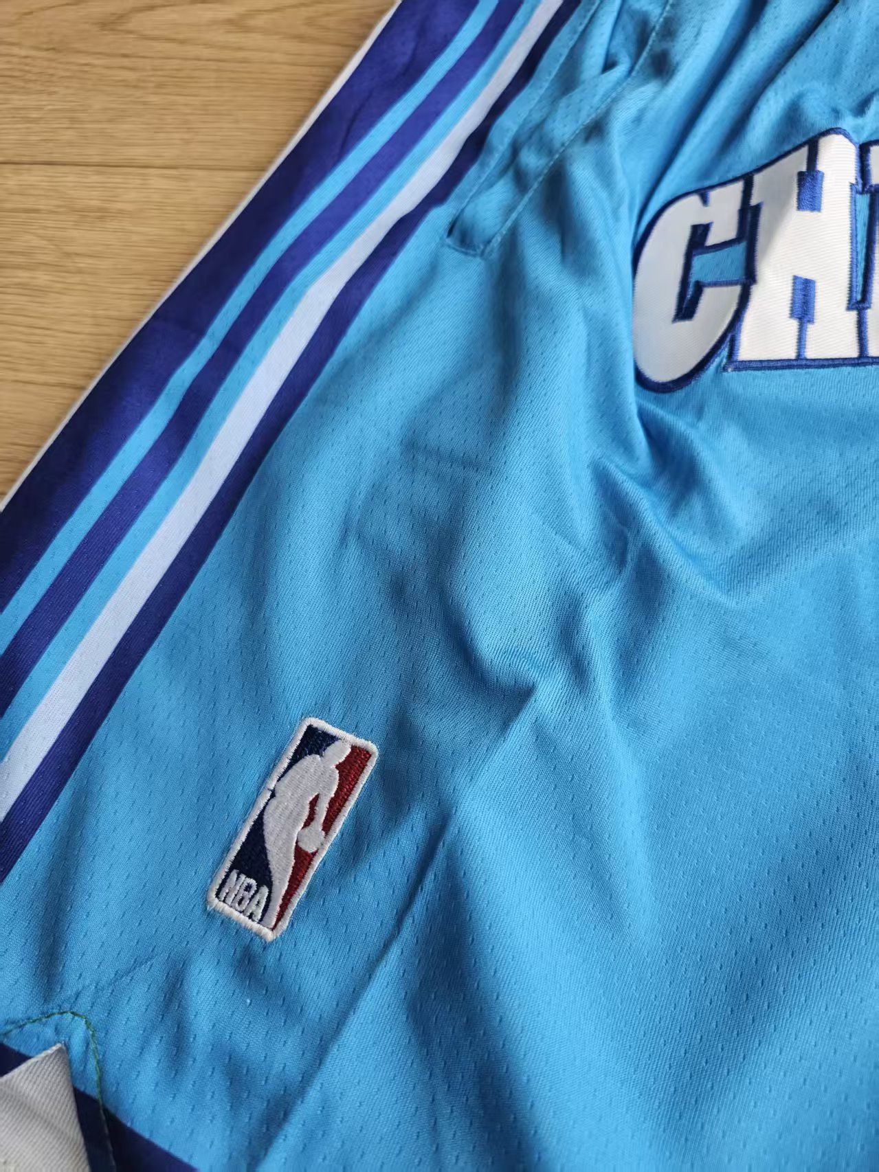NBA Charlotte Hornets Basketbll Short Vintage Lager Size Size US 36 / EU 52 - 3 Thumbnail