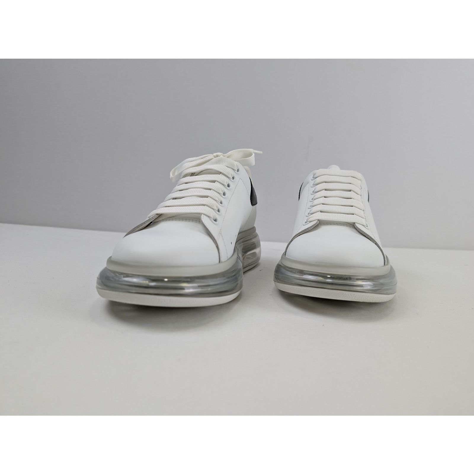 Alexander McQueen o1rshd1 Larry Sneakers in White/Black Size US 6 / EU 39 - 8 Thumbnail