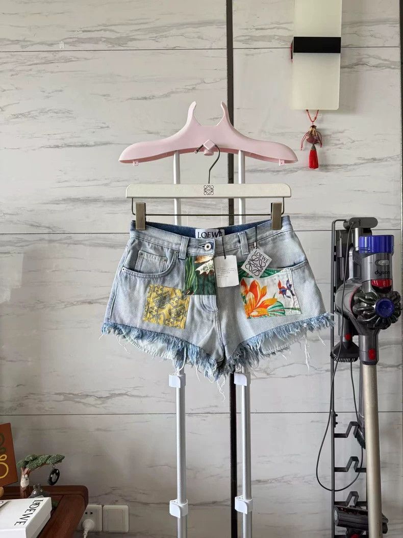 Loewe LOEWE shorts Size 25" / US 0 / IT 36 - 1 Thumbnail