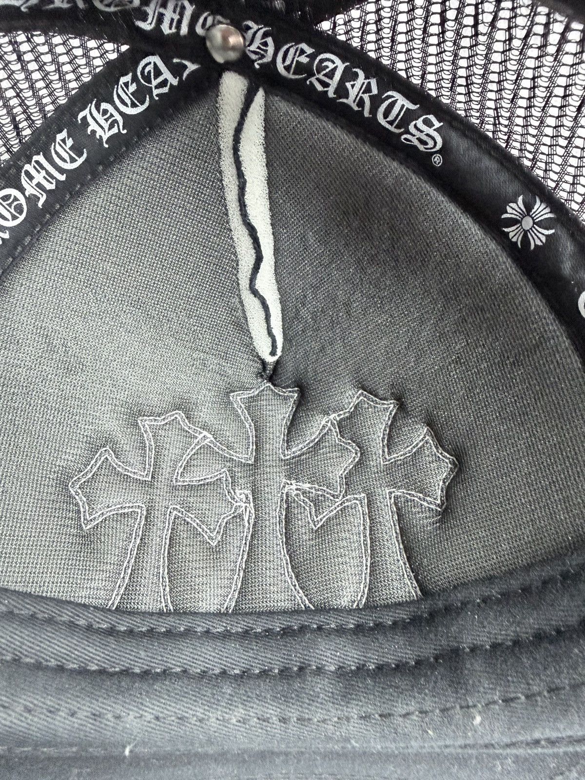 Chrome Hearts Chrome Hearts White Cemetery Cross Exclusive Trucker Hat Size ONE SIZE - 12 Thumbnail