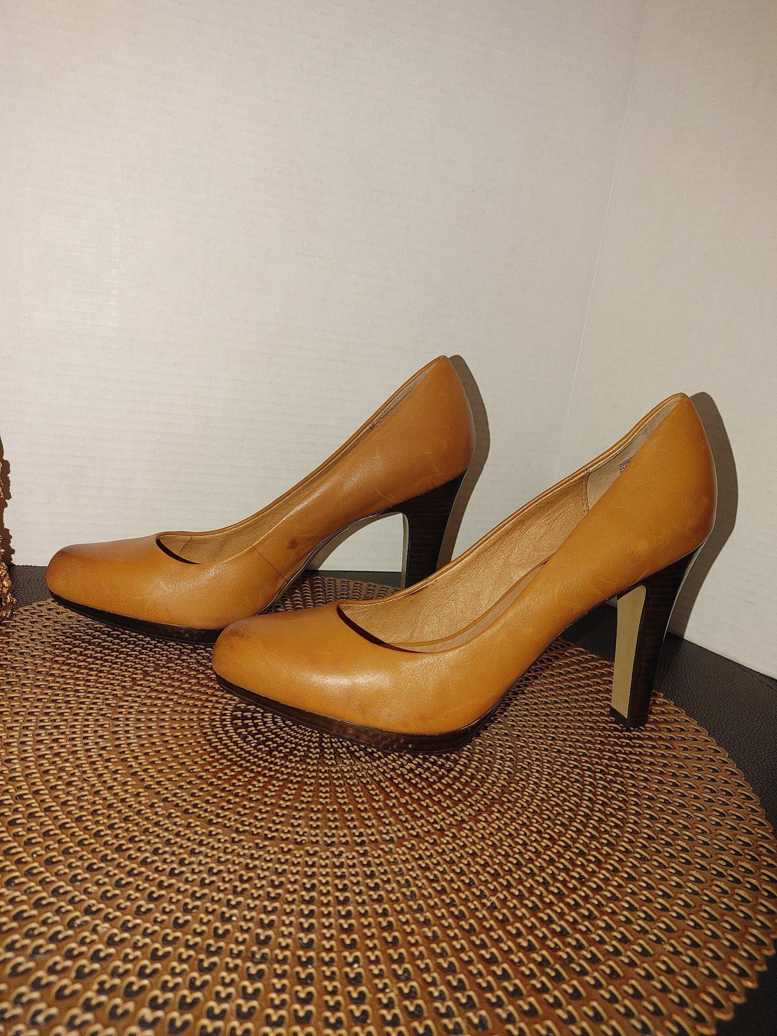 Designer Halogen Classic Heels Size 9.5 Size US 9.5 / IT 39.5 - 1 Thumbnail