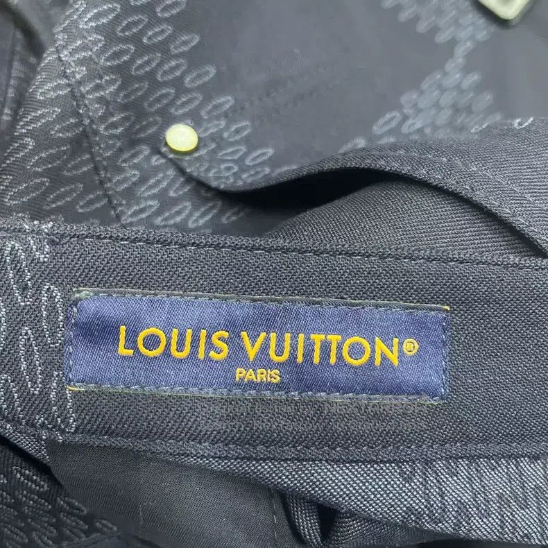 Louis Vuitton Louis Vuitton size US 60 Gray plaid jacquard zip front stra Size US 44 / EU 60 - 2 Thumbnail