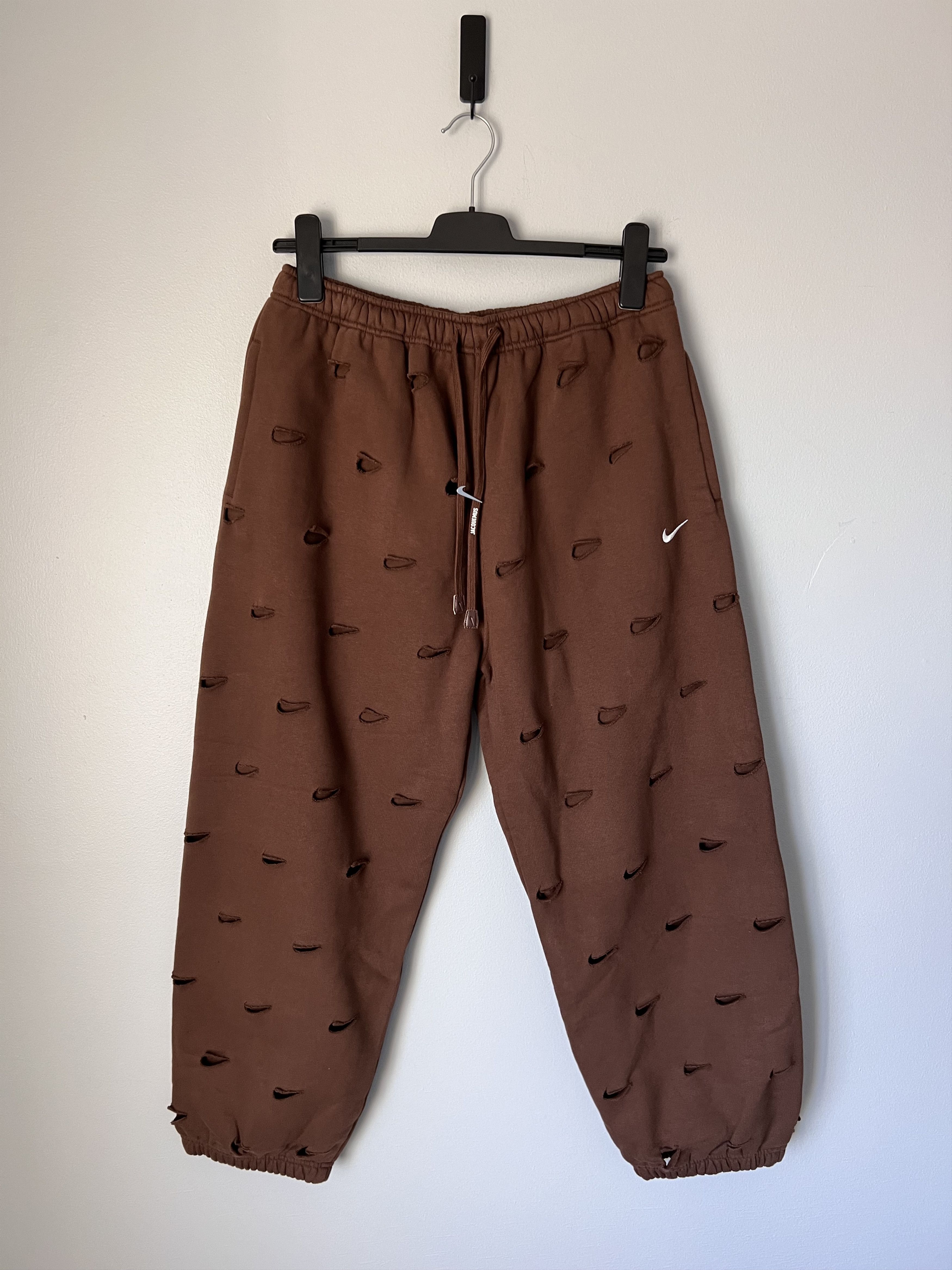 Jacquemus × Nike Jacquemus Nike Le Swoosh Jogging Sweatpants in Brown Size US 32 / EU 48 - 1 Thumbnail