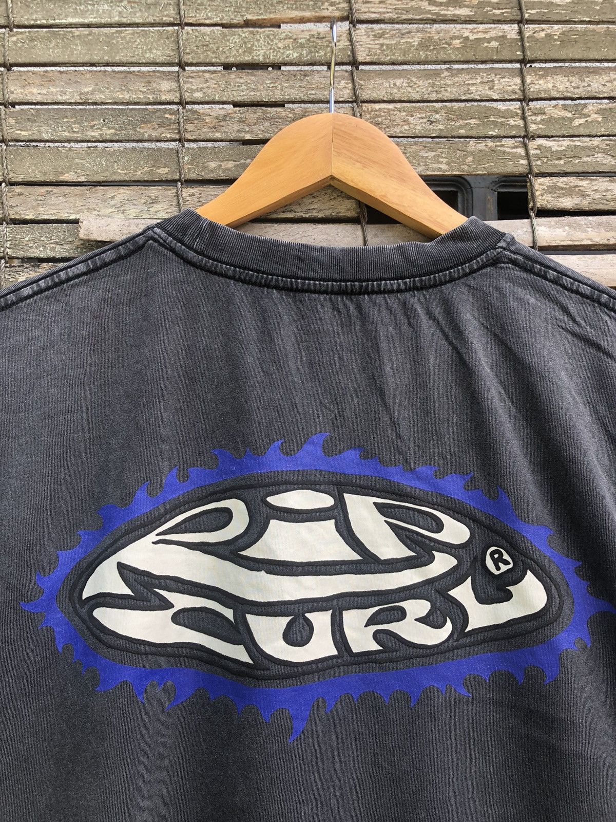 Vintage Crazy Vintage Y2K Sunfaded Rip Curl Centre Logo Backhit Tee Size US L / EU 52-54 / 3 - 10 Thumbnail
