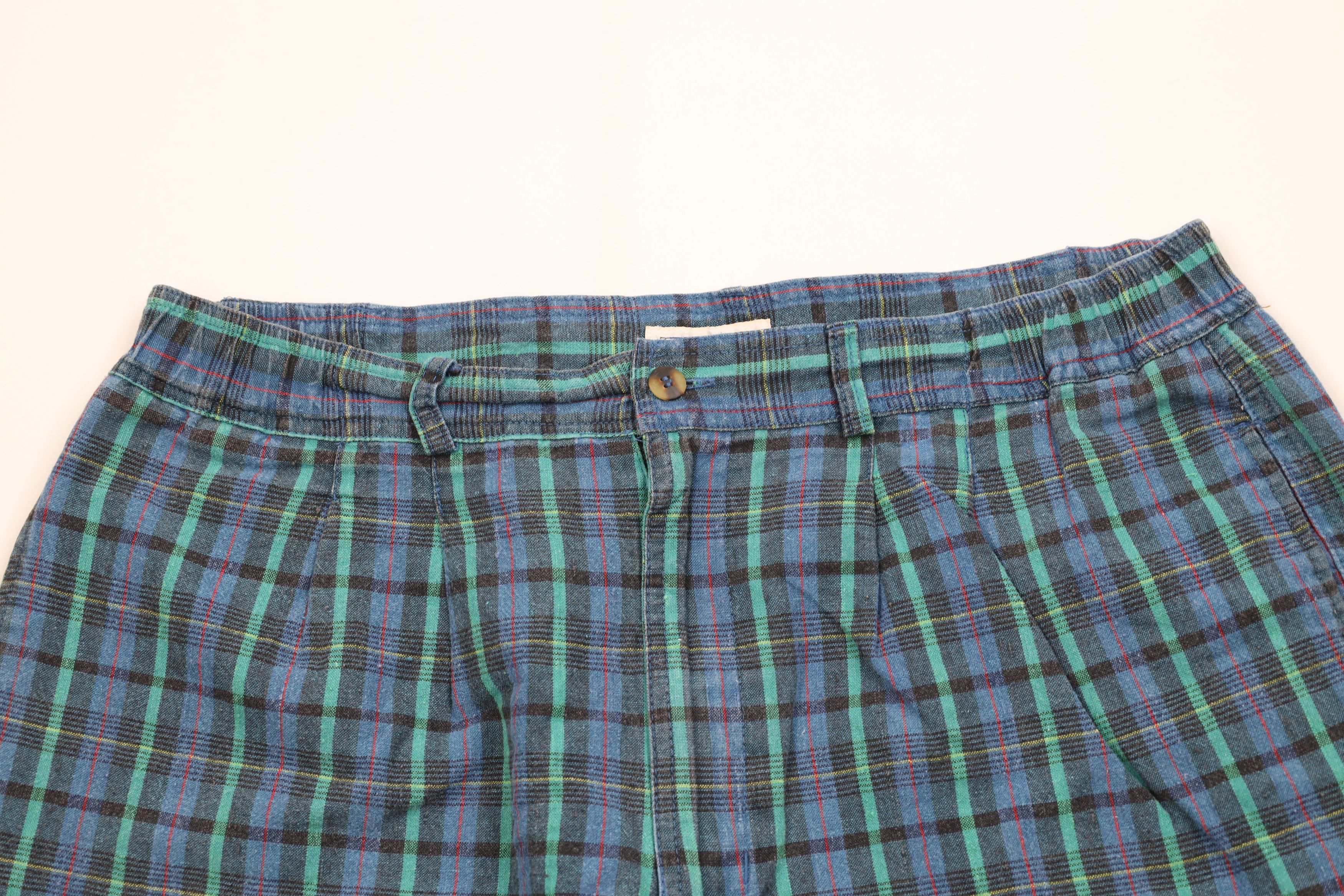 Vintage Vintage 90s Streetwear Madras Plaid Above Knee Chino Shorts Size US 38 / EU 54 - 2 Thumbnail