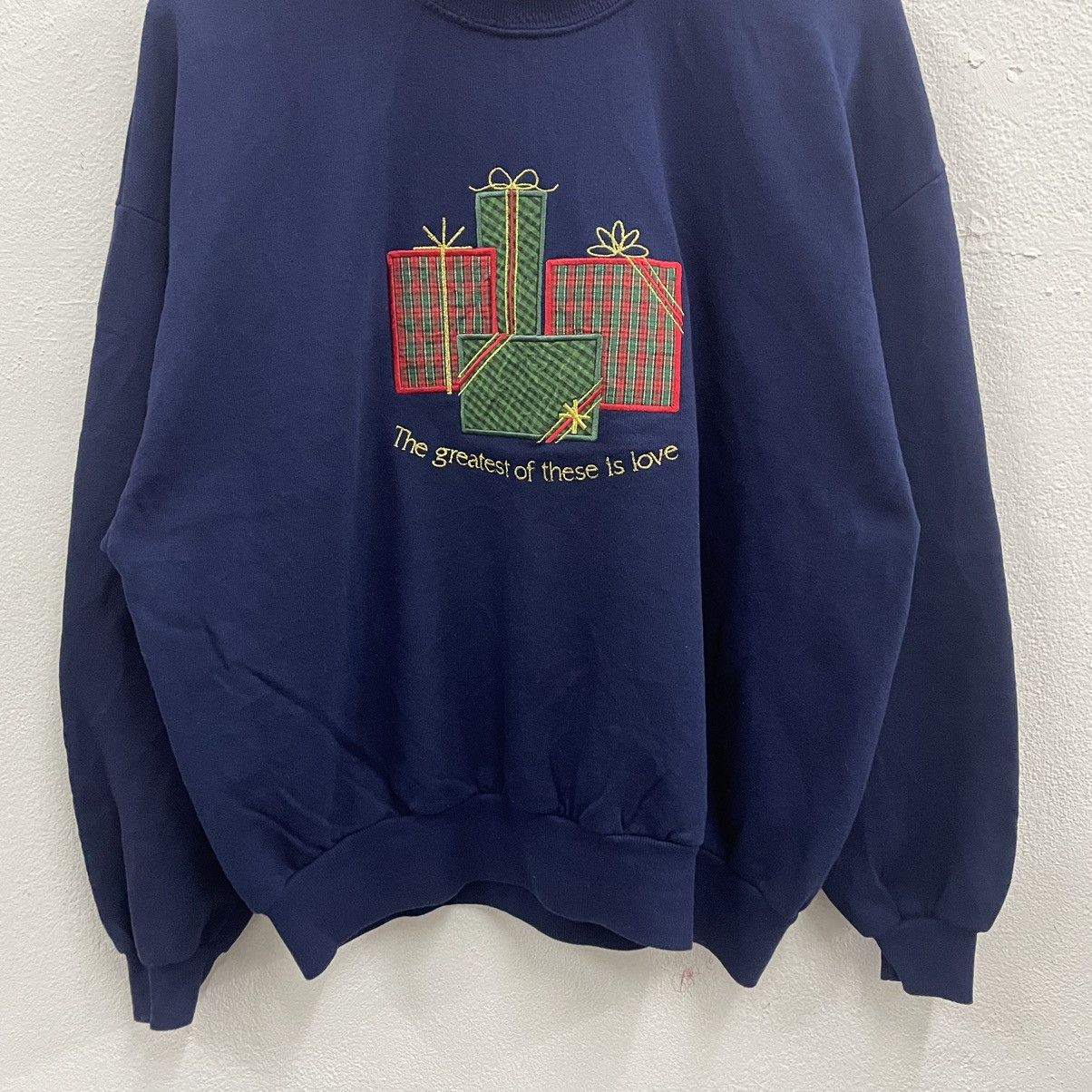 Vintage 🔥Vintage The Greatest Of These Love Gift Sweatshirts Size US L / EU 52-54 / 3 - 4 Thumbnail