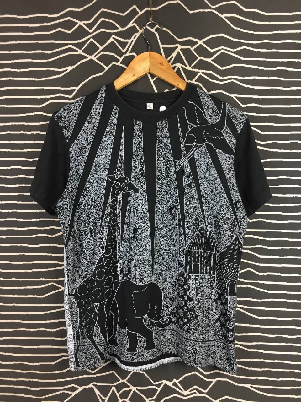 Uniqlo Uniqlo X Nature Wildlife Animal Safari All Over Print Tee Size US S / EU 44-46 / 1 - 1 Thumbnail