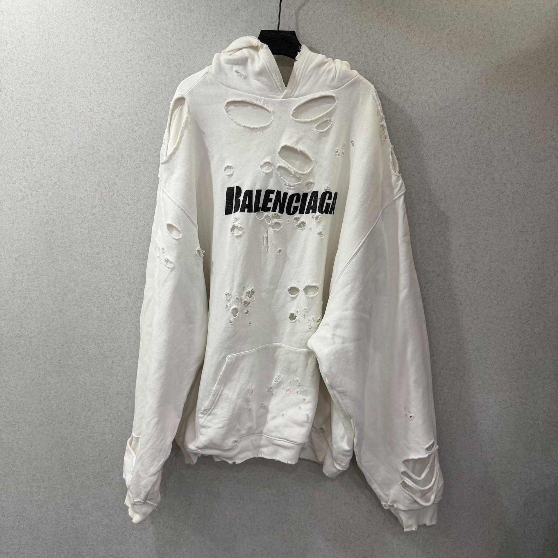 Balenciaga Balenciaga Distressed Hoodie M Women Size M / US 6-8 / IT 42-44 - 1 Thumbnail