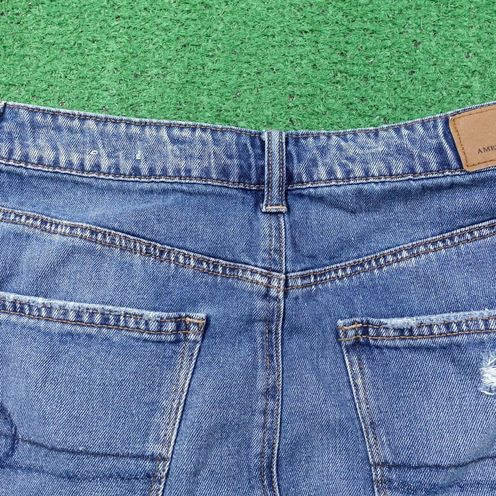 American Eagle Outfitters AMERICAN EAGLE HIGHEST RISE MINI SKIRT DENIM JEAN DISTRESSED WOMENS SIZE 6 Size 28" / US 6 / IT 42 - 4 Thumbnail