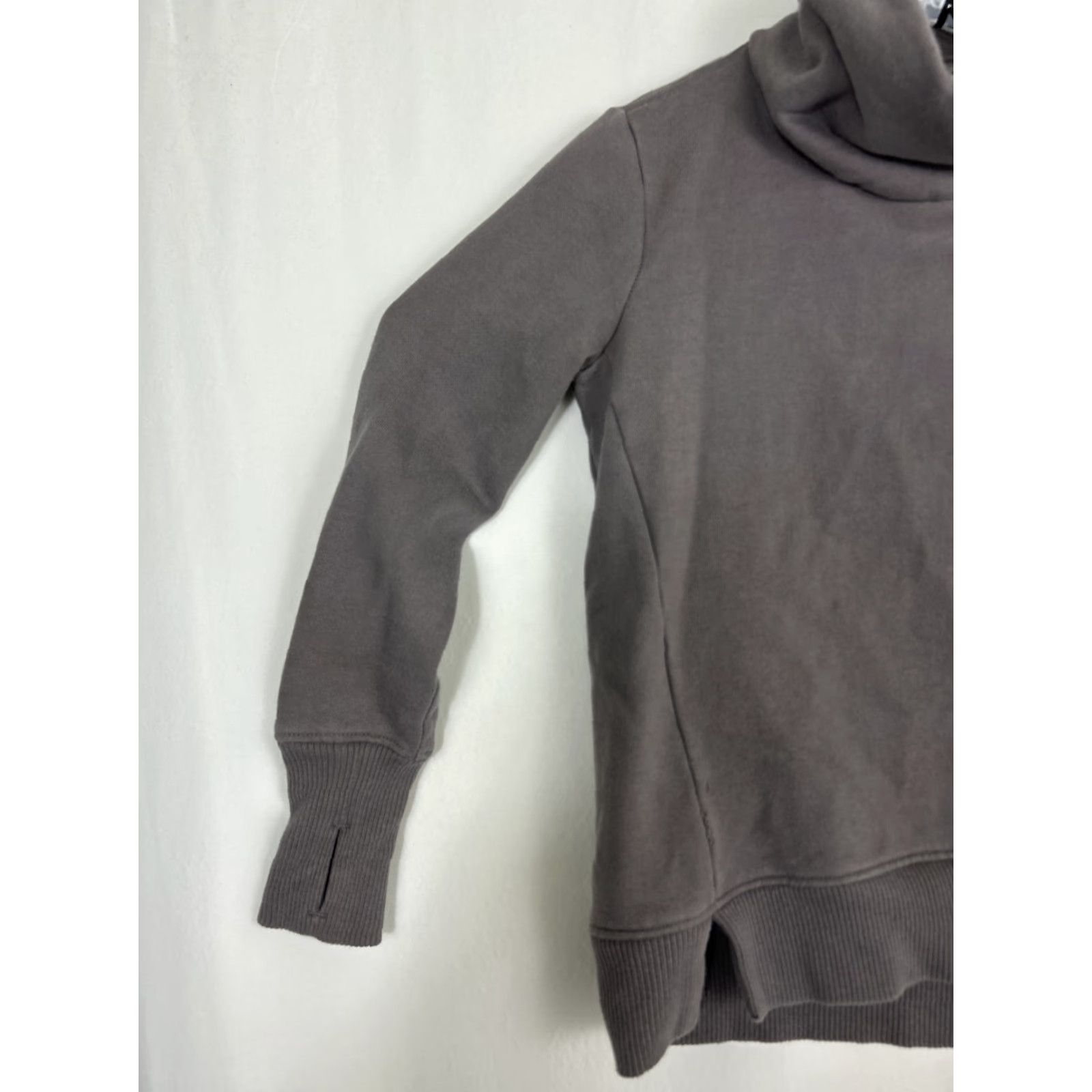 Athleta Athleta Sweatshirt Pullover Women’s XS Gray Thumbhole Funnel Neck Turtleneck Activewear Pullover Size XS / US 0-2 / IT 36-38 - 2 Thumbnail