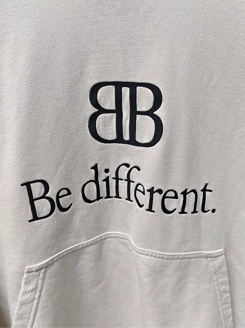 Balenciaga Balenciaga 22fw Be different printed hooded pullover sweats Size US M / EU 48-50 / 2 - 3 Thumbnail