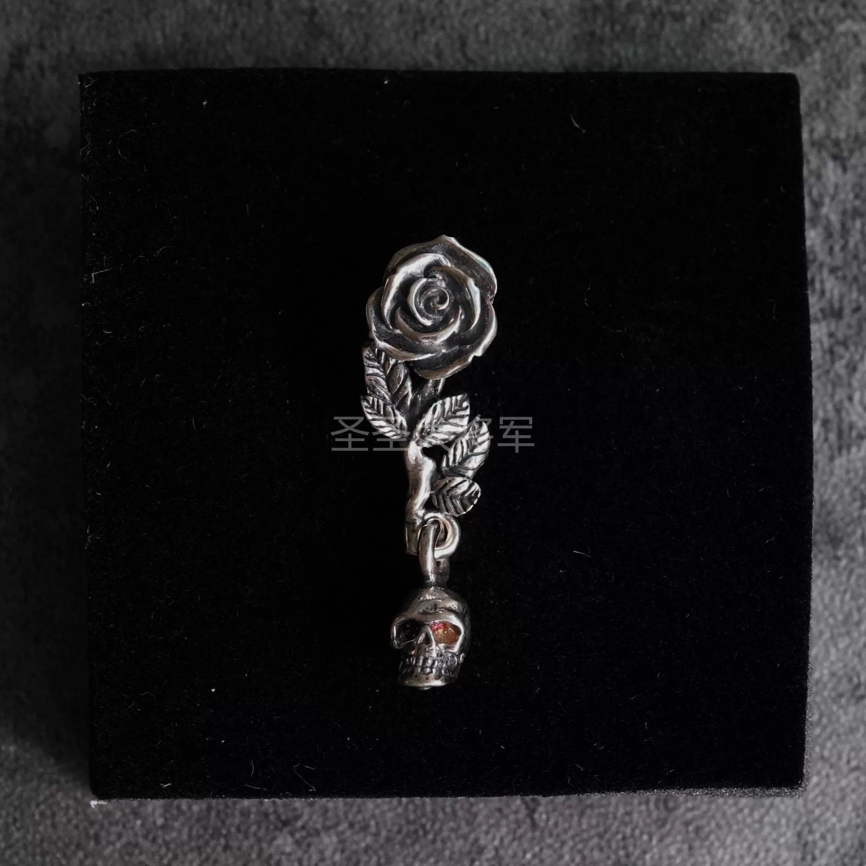 Emanuele Bicocchi Emanuele Bicocchi Dark Skull Rose Earrings Size ONE SIZE - 5 Thumbnail