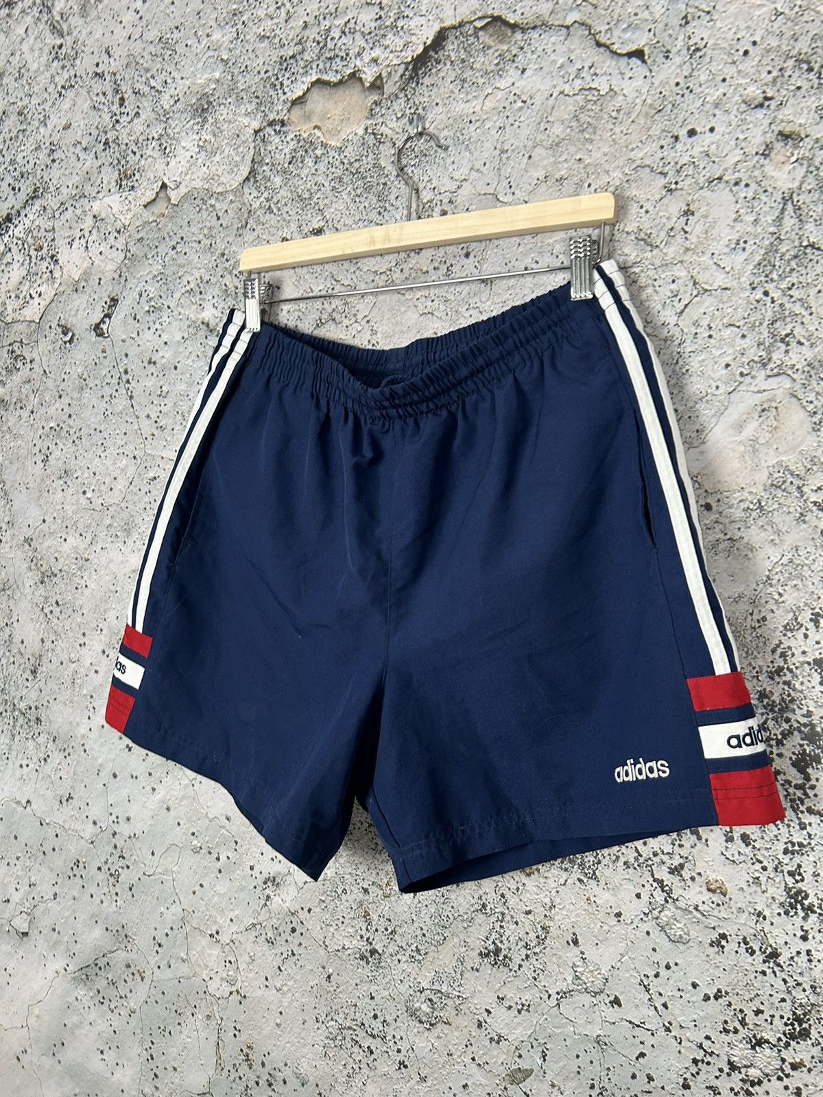 Adidas Vintage Adidas 90s Sportswear Shorts Hype Size US 34 / EU 50 - 2 Thumbnail