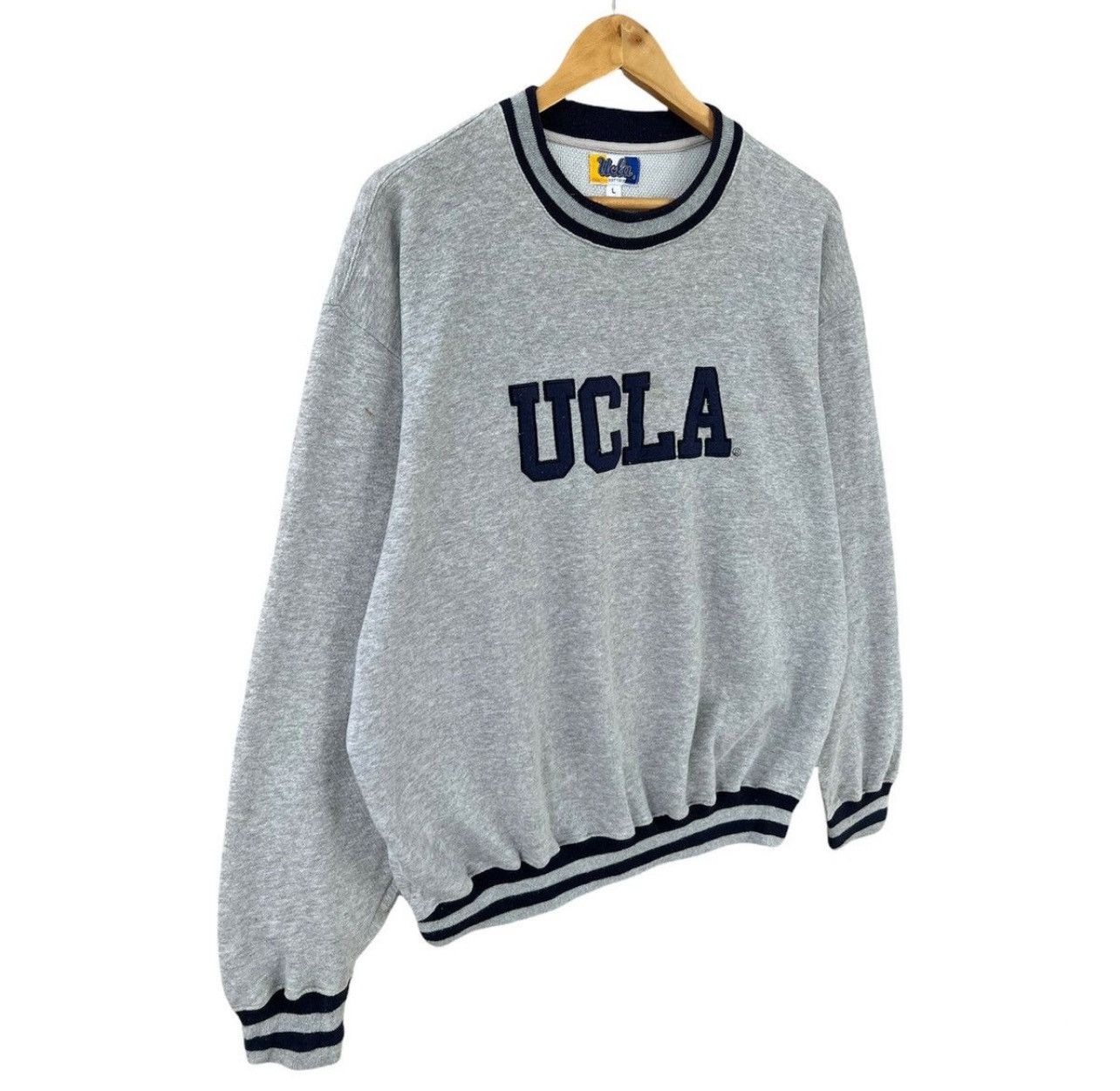 Vintage Vintage University UCLA Embroidered Spellout Sweatshirt Size US L / EU 52-54 / 3 - 3 Thumbnail