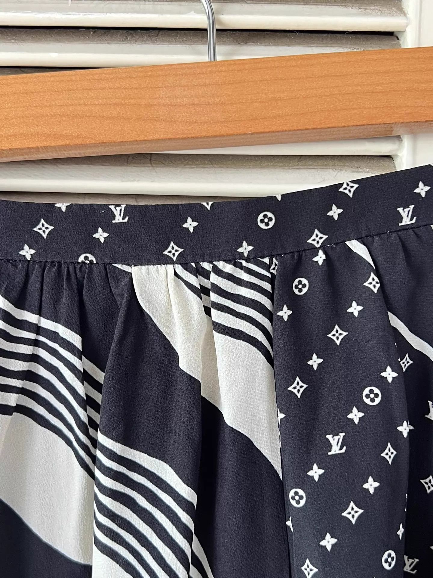 Louis Vuitton LV Nautical Silk Skirt Black White Logo Stripe 36 Near Mint Size 26" / US 2 / IT 38 - 5 Thumbnail