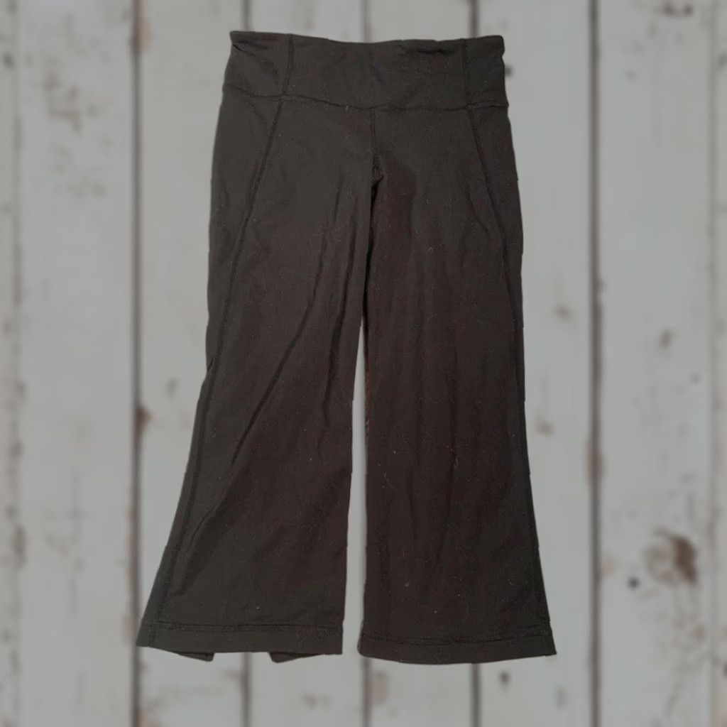 Lululemon lululemon athletica Black capri crop Pants Women 6 Regular Track Pants Pants Black Women 6 Regular Capri Crop Track Pants Size 28" / US 6 / IT 42 - 1 Thumbnail